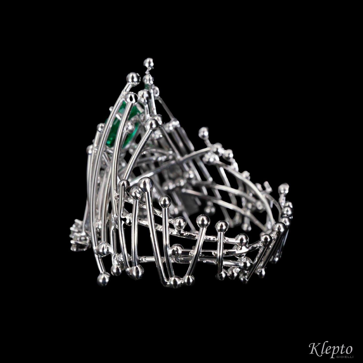 "IntriKo" white gold ring with Emerald and Diamonds