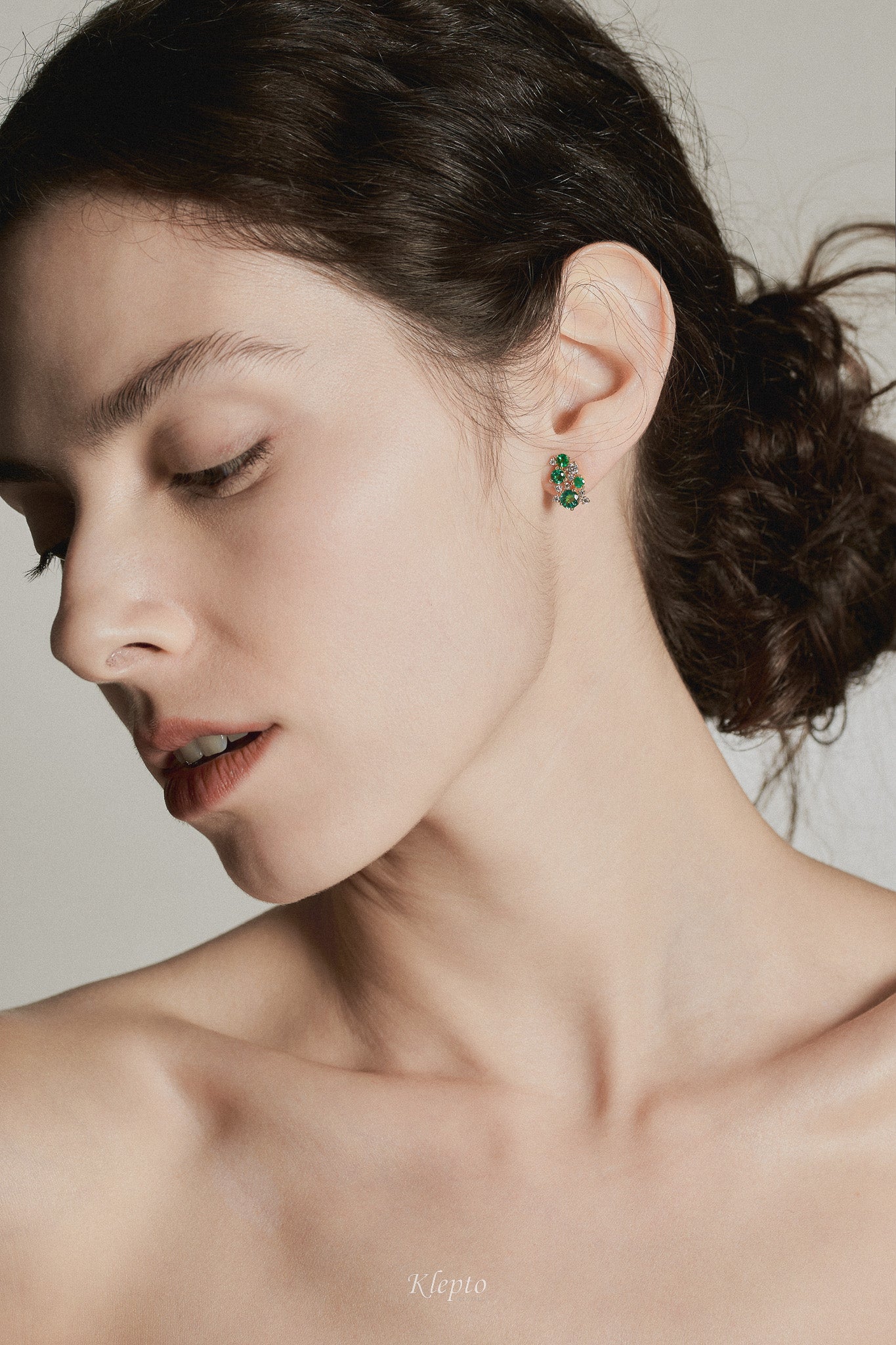 White gold earrings with emeralds and diamonds