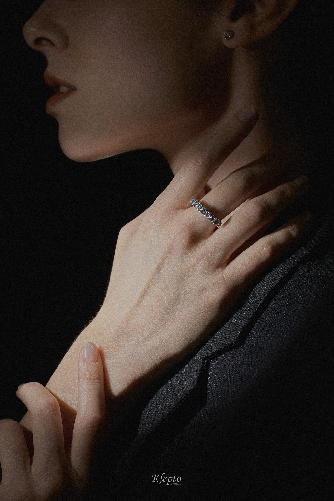 Classic Riviera ring with seven stones in white gold and Diamonds