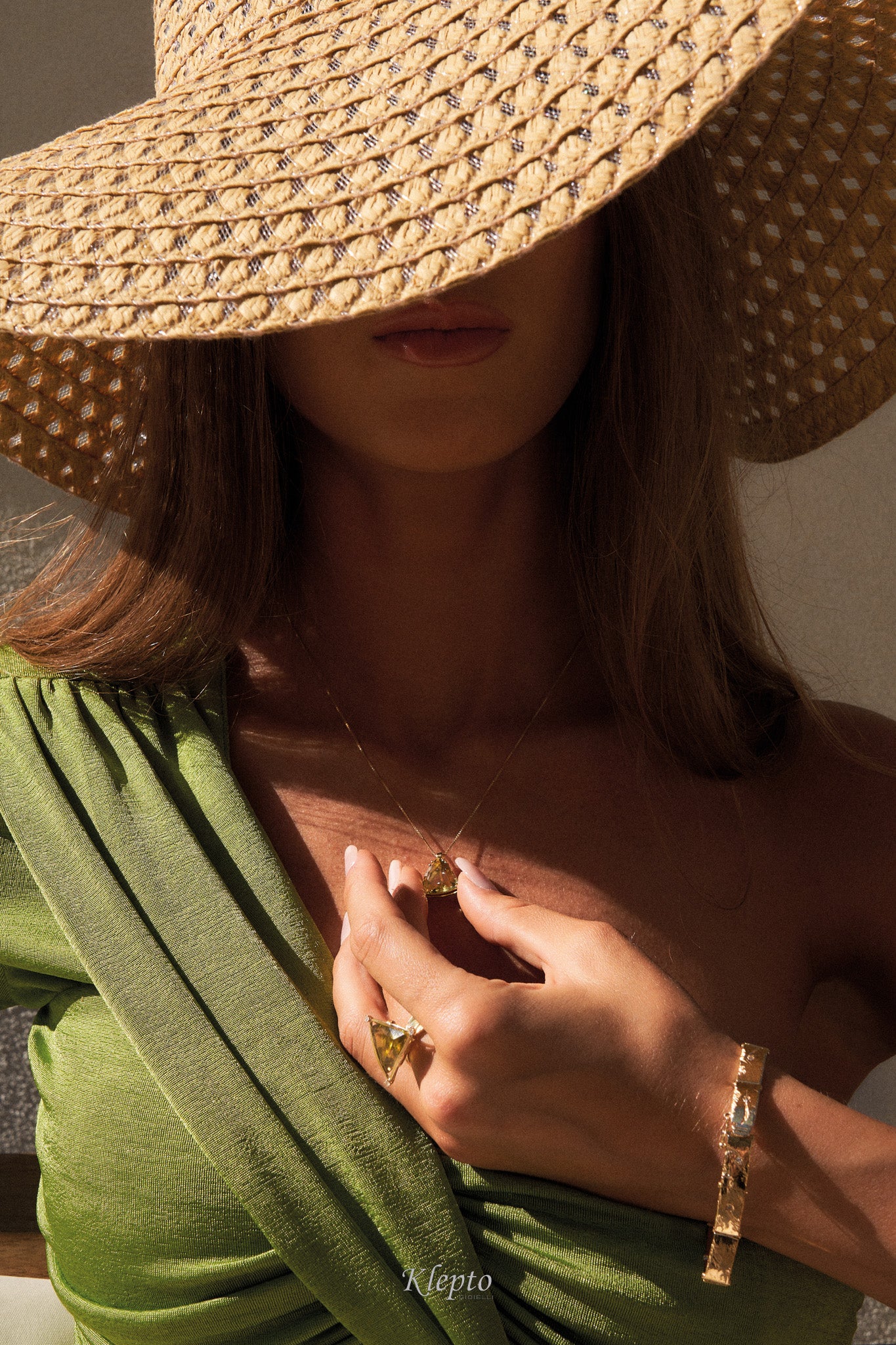 Yellow gold bracelet with diamonds