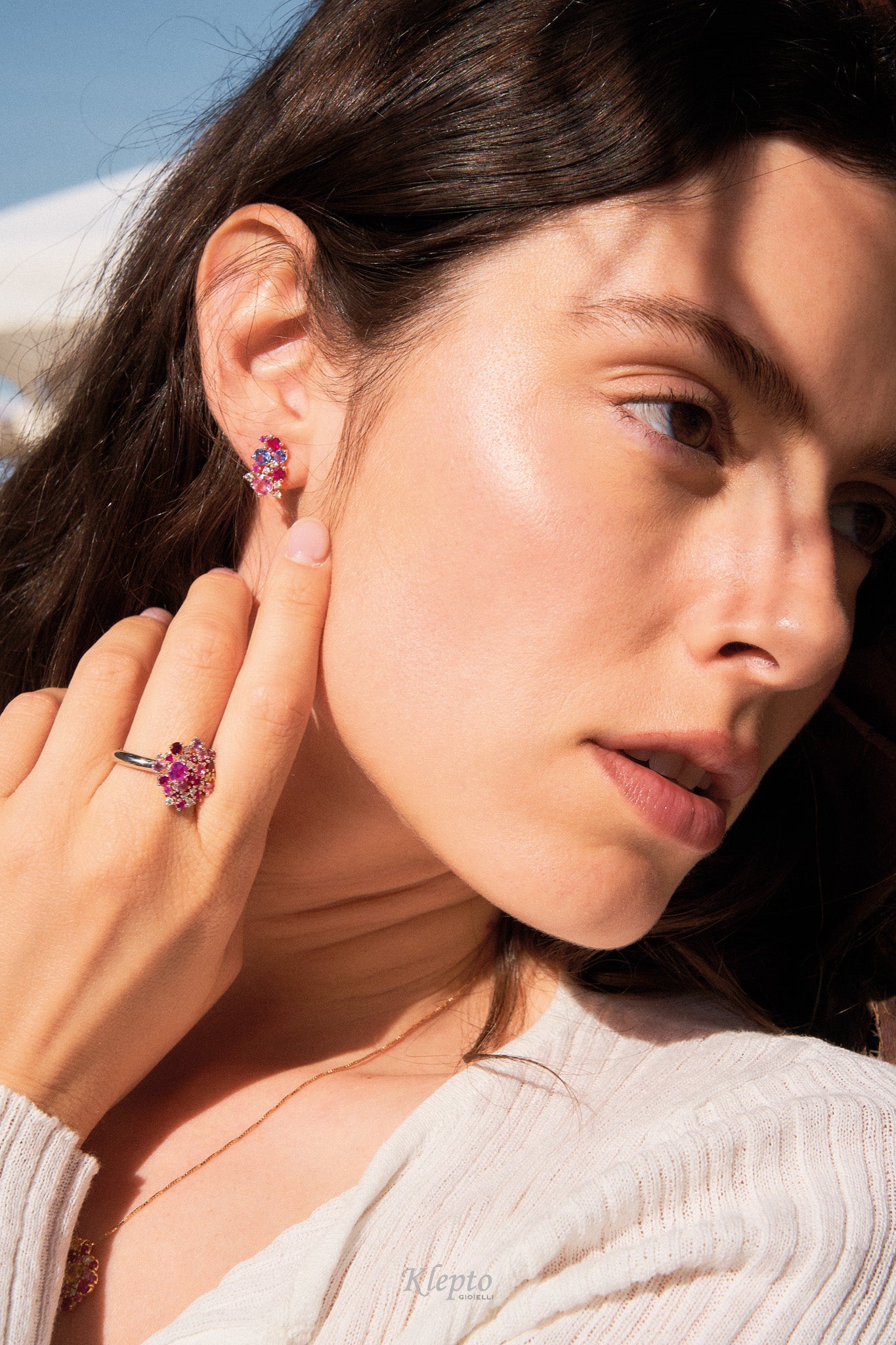 Classic ring by Klepto in white gold with pink Sapphires, Rubies, and Diamonds