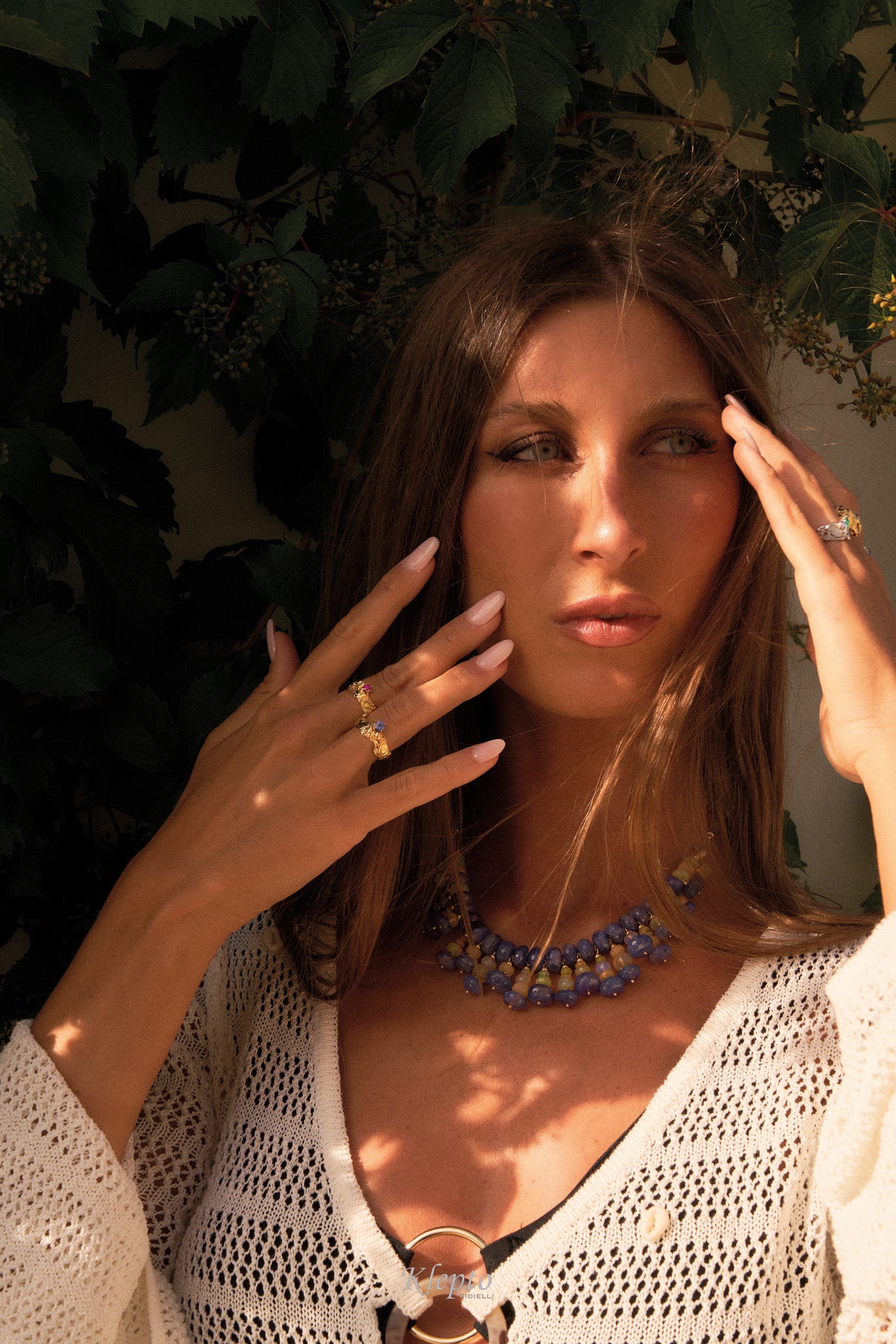 Yellow gold choker necklace with Tanzanite and Opal pendants