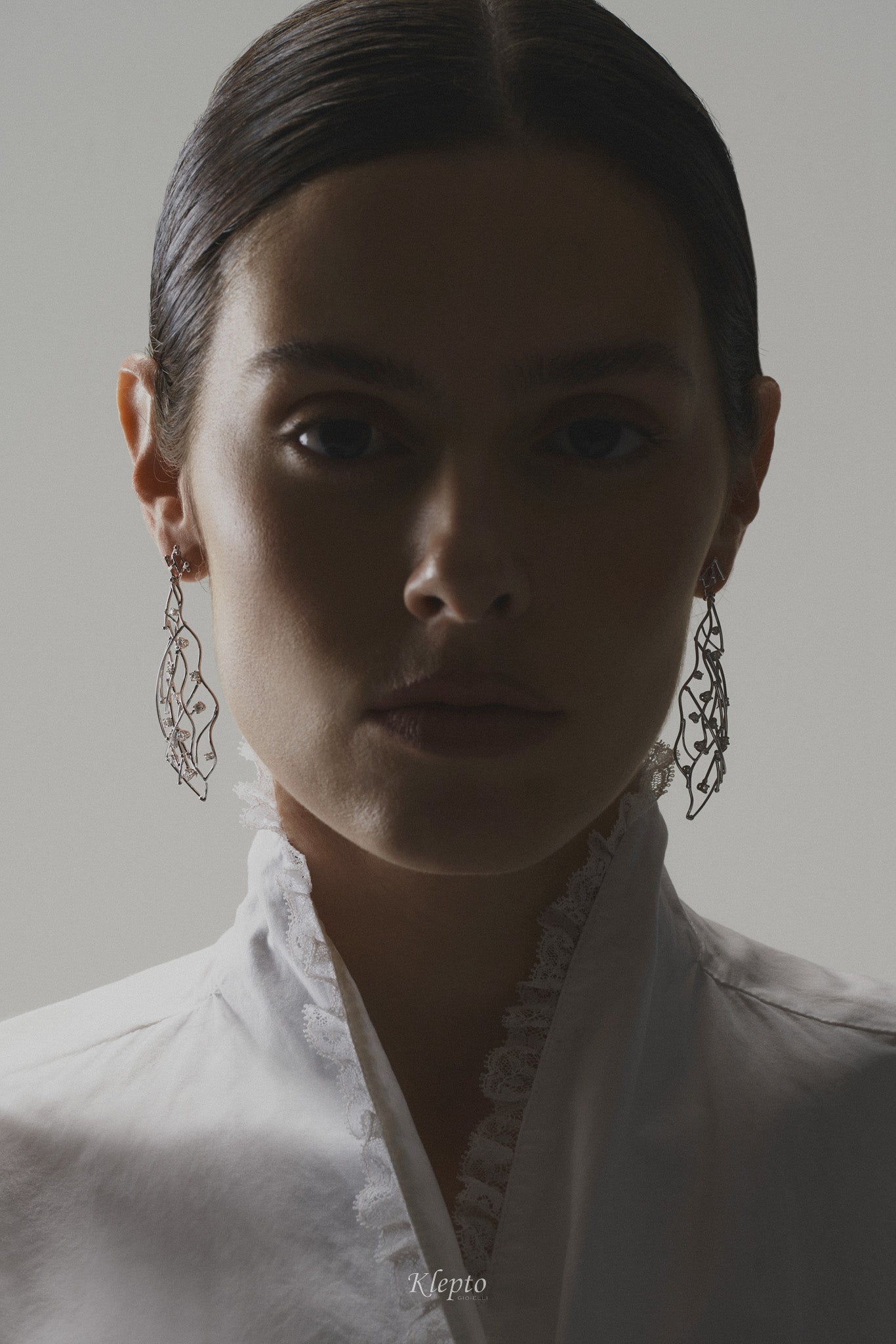 "One Night" White Gold Earrings with Diamonds