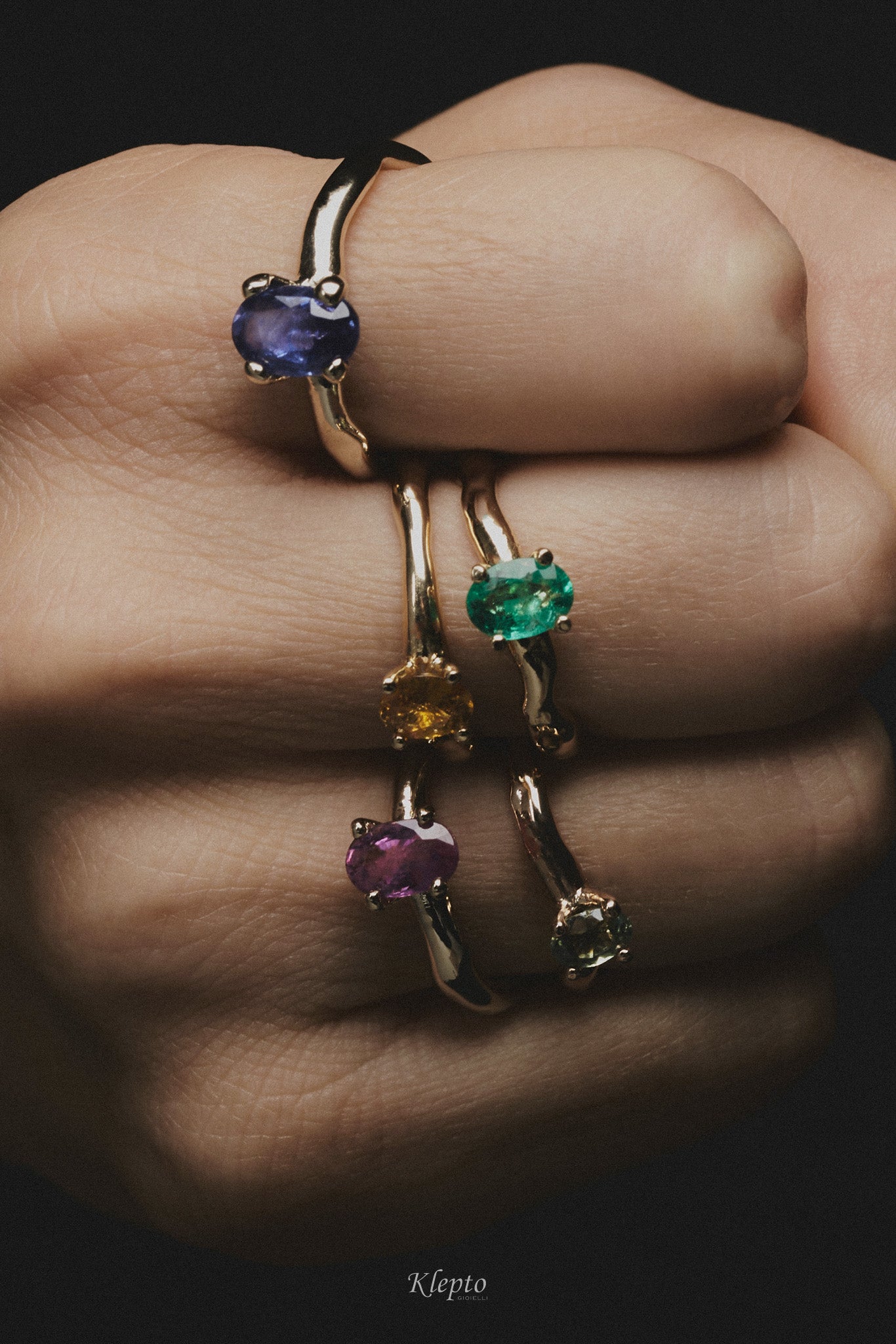 Natural white gold ring "Divenire" with blue sapphire