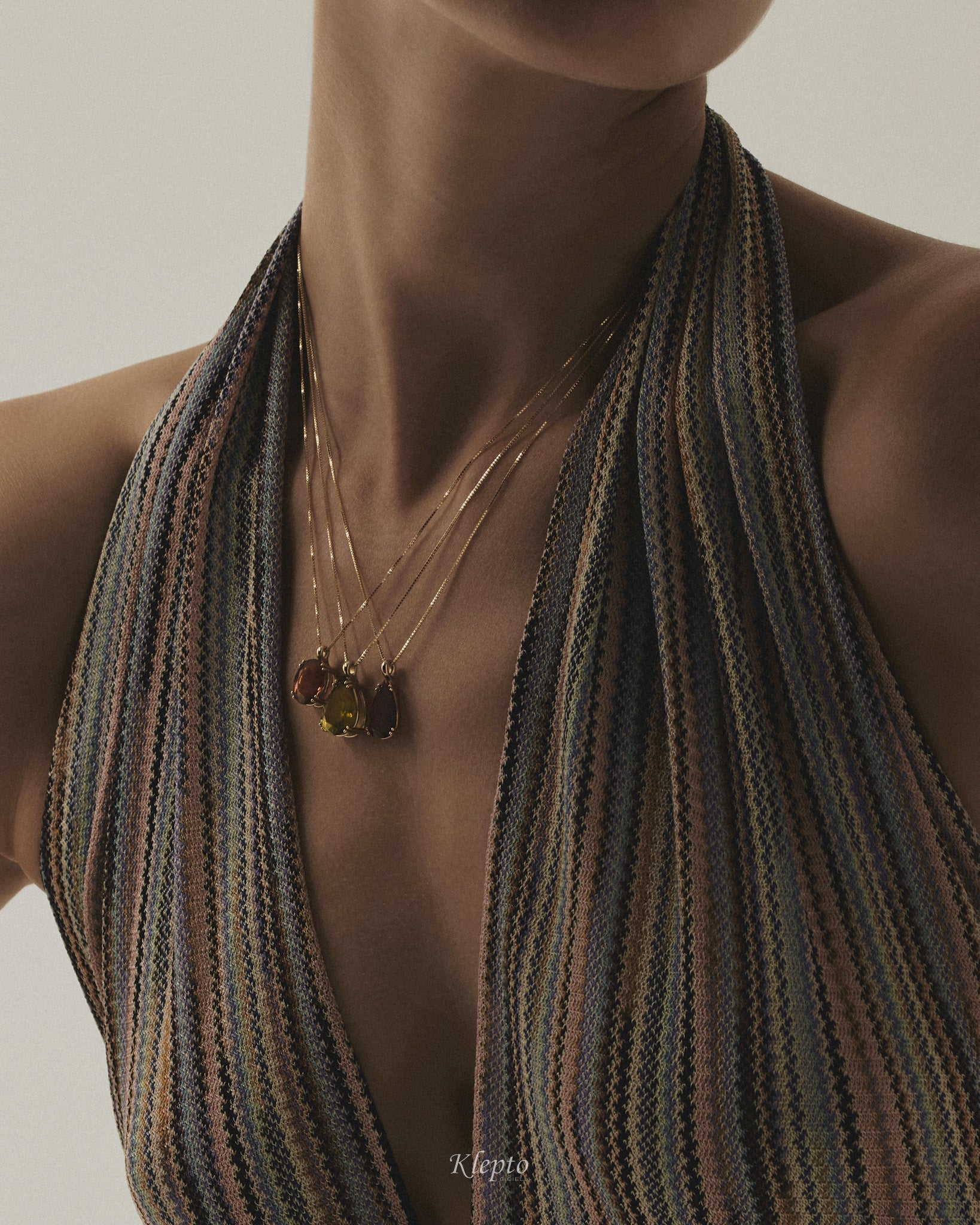 Yellow gold pendant with Sphene