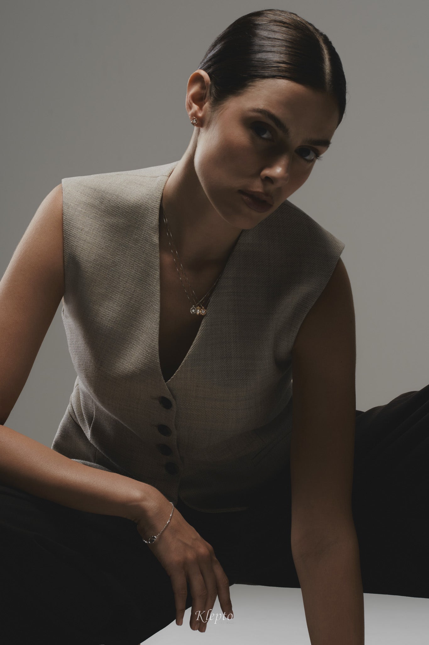 White and rose gold Pepita pendant with diamond