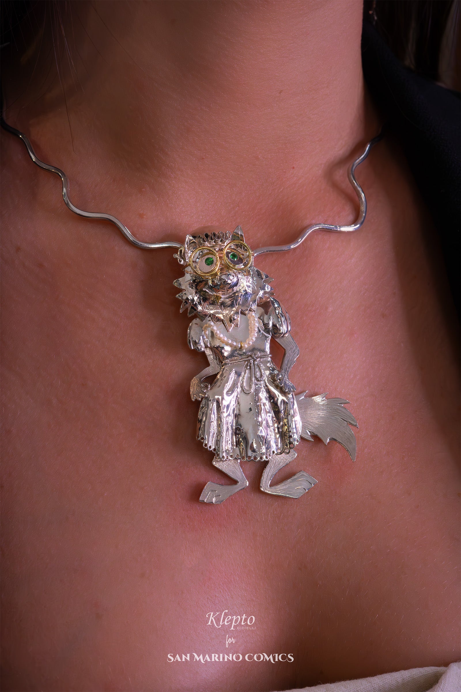 Silver Pendant Silnova "The Wolf" with Tsavorite, Lake Pearls and yellow gold details