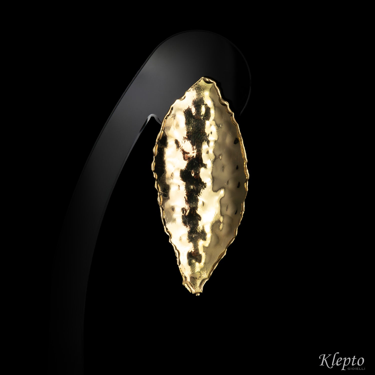 Yellow gold earrings flame-fused