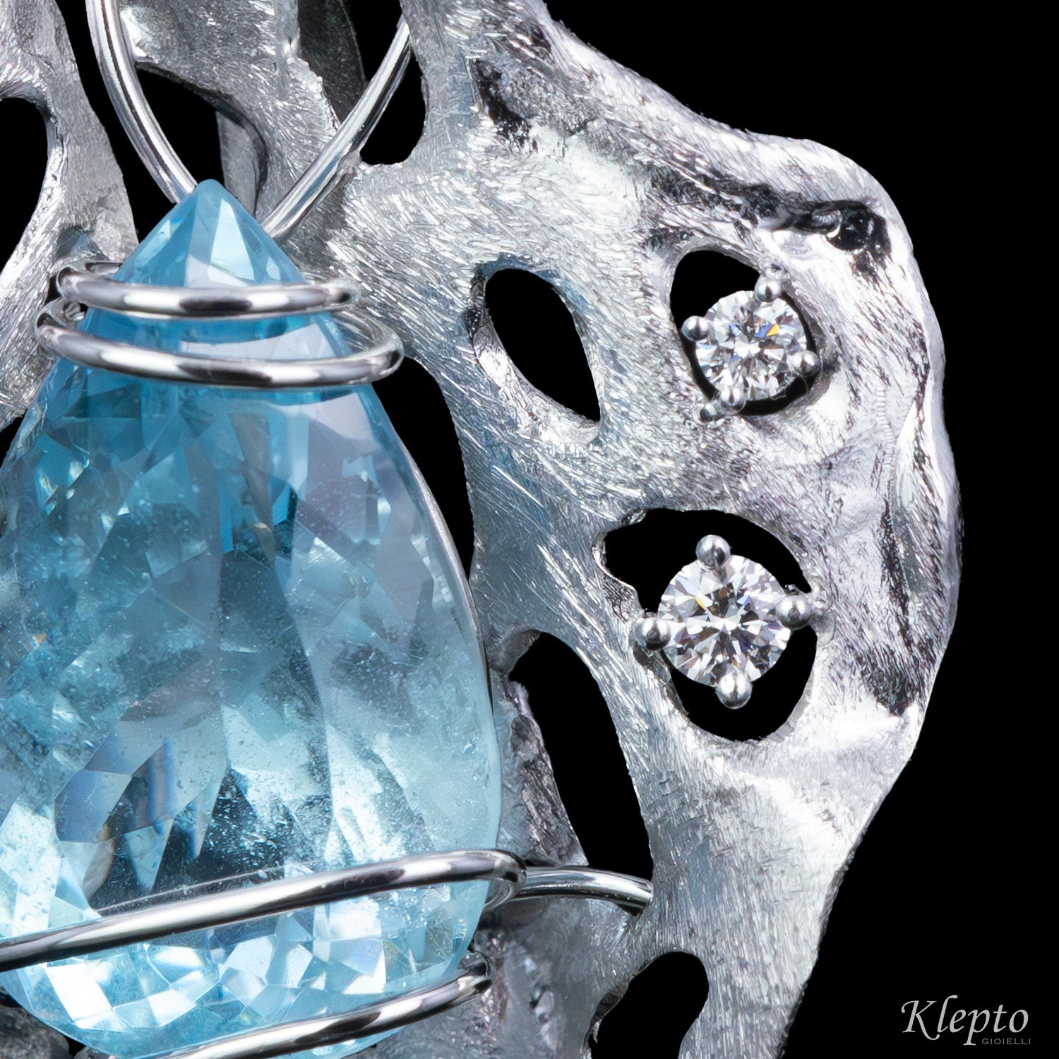 "Auriel et Nivara" white gold earrings with aquemarines and diamonds