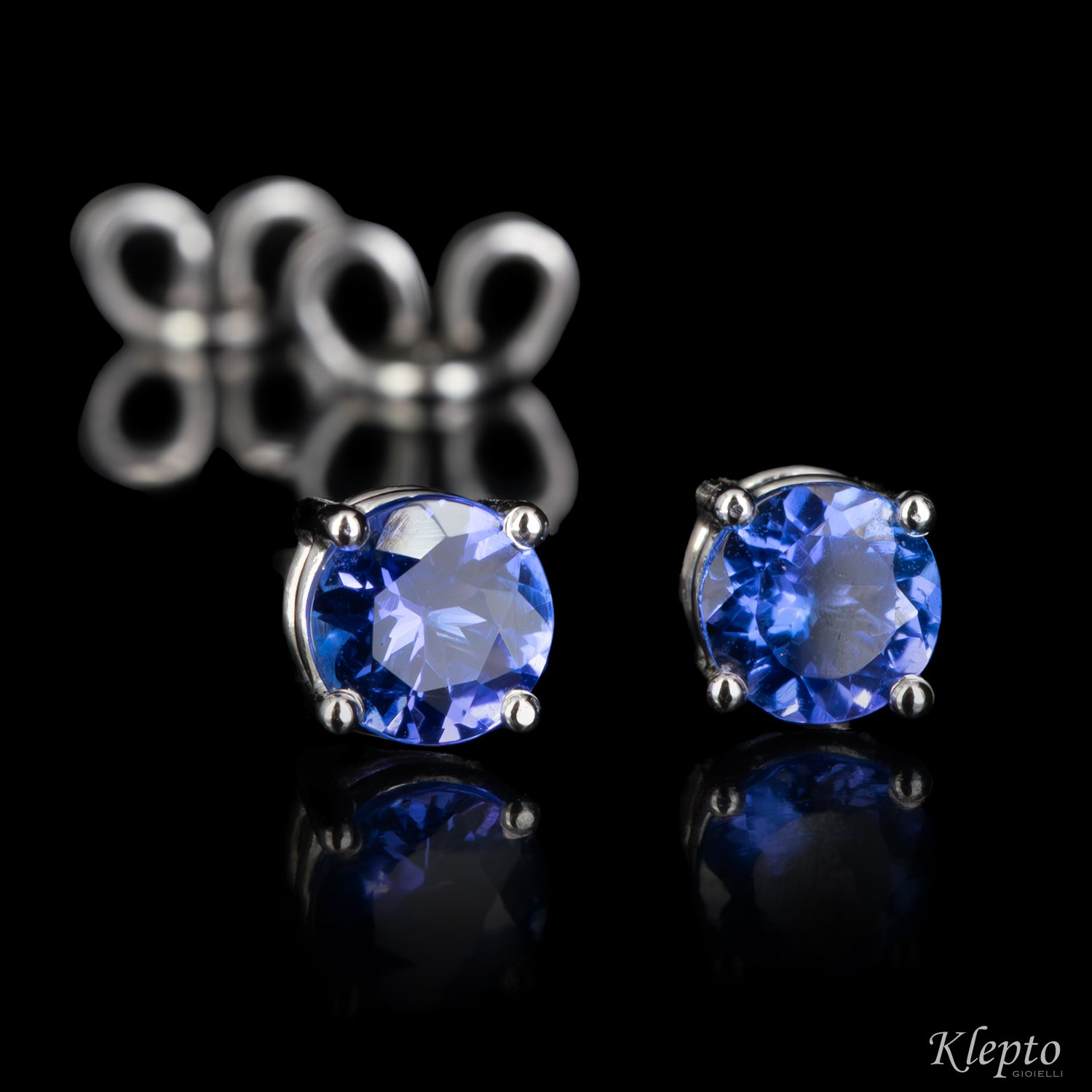 White gold earrings with Tanzanites
