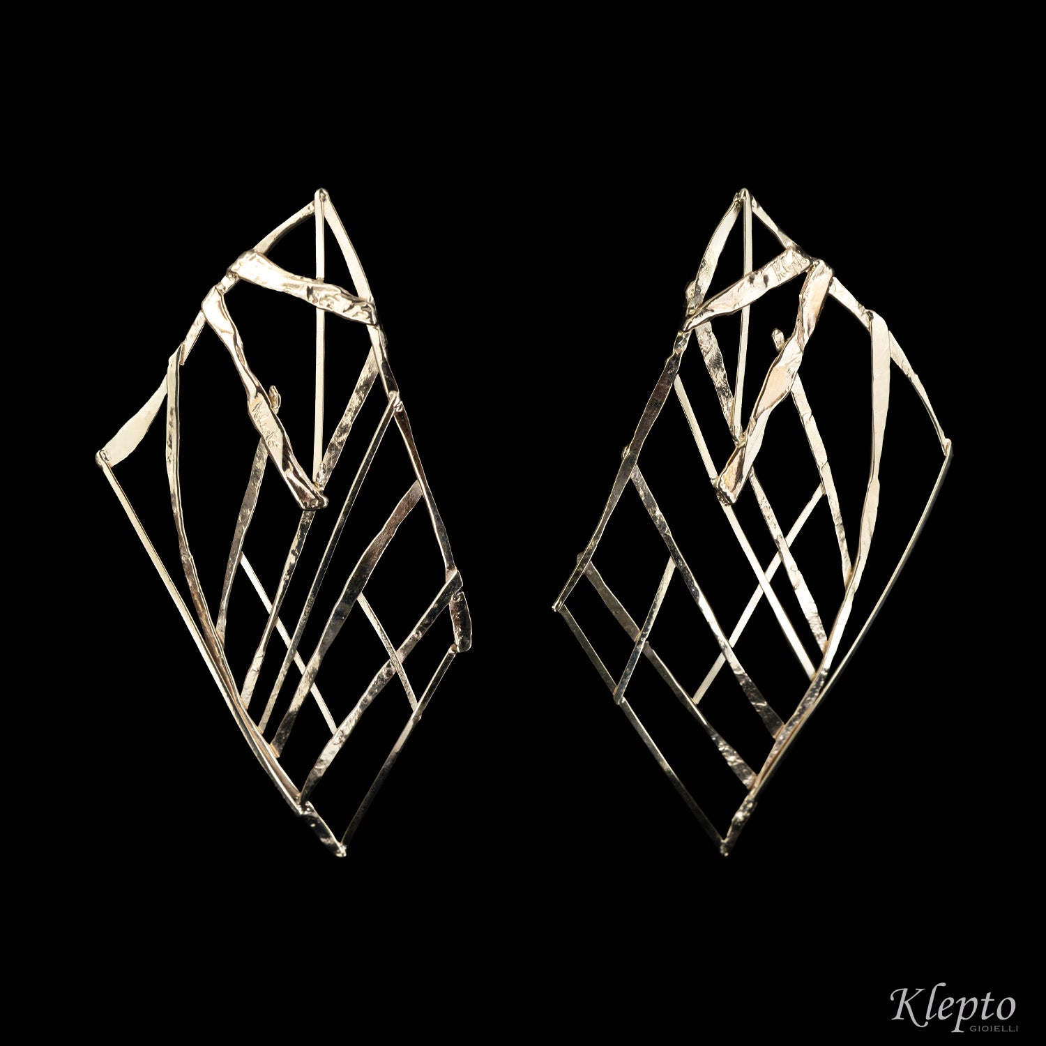 Natural white gold earrings
