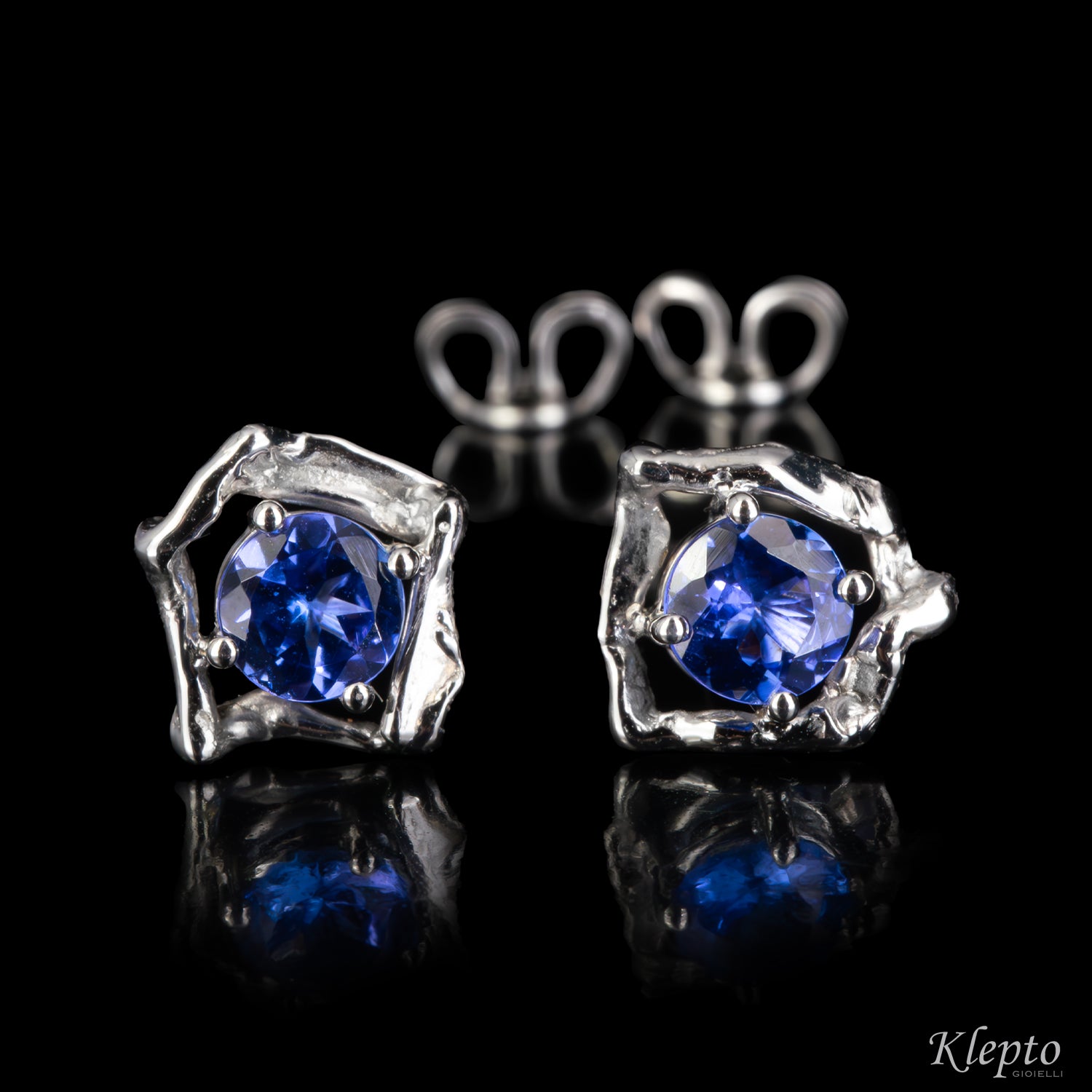 "Pepita" white gold earrings with Tanzanites