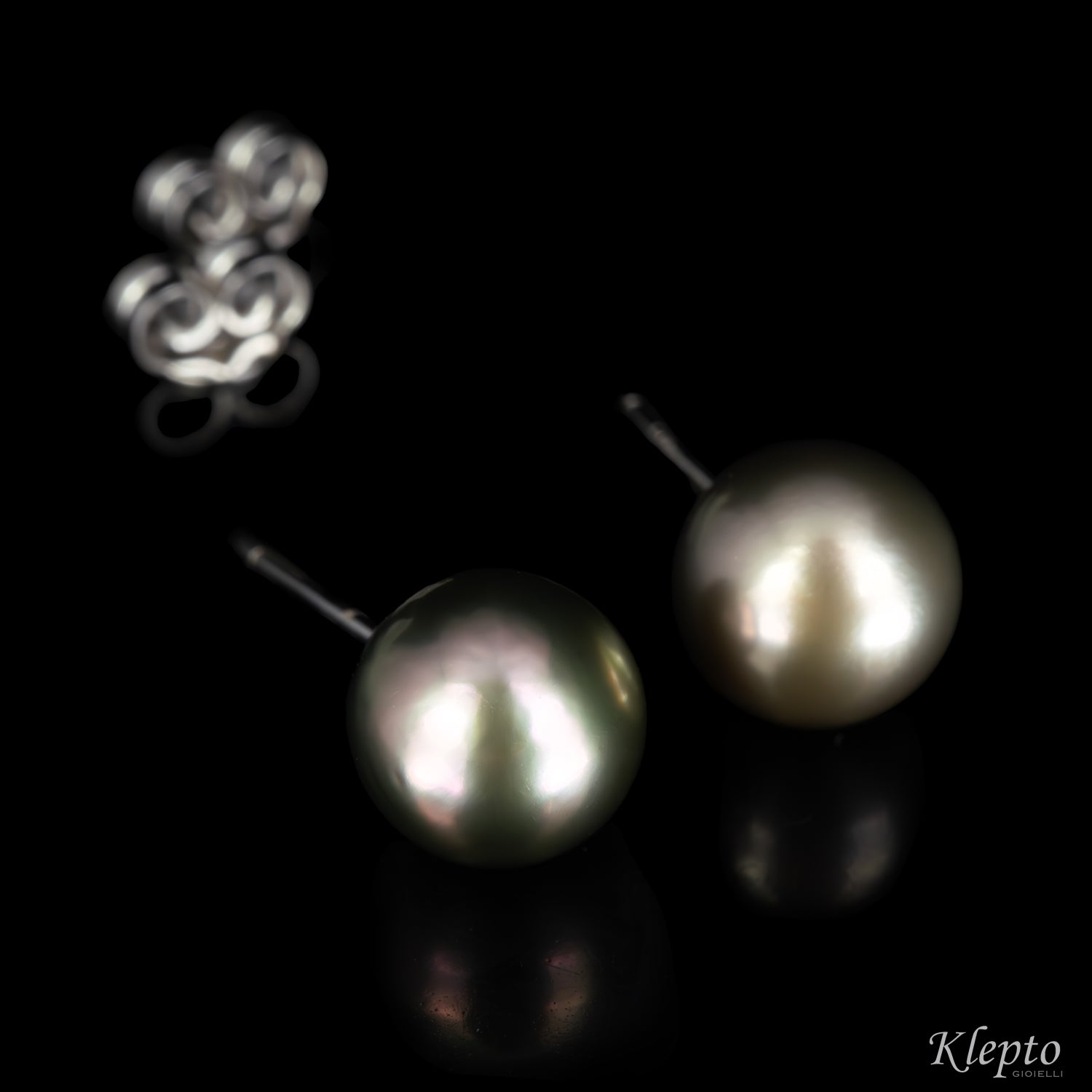 Gold earrings with Japanese and Polynesian Pearls