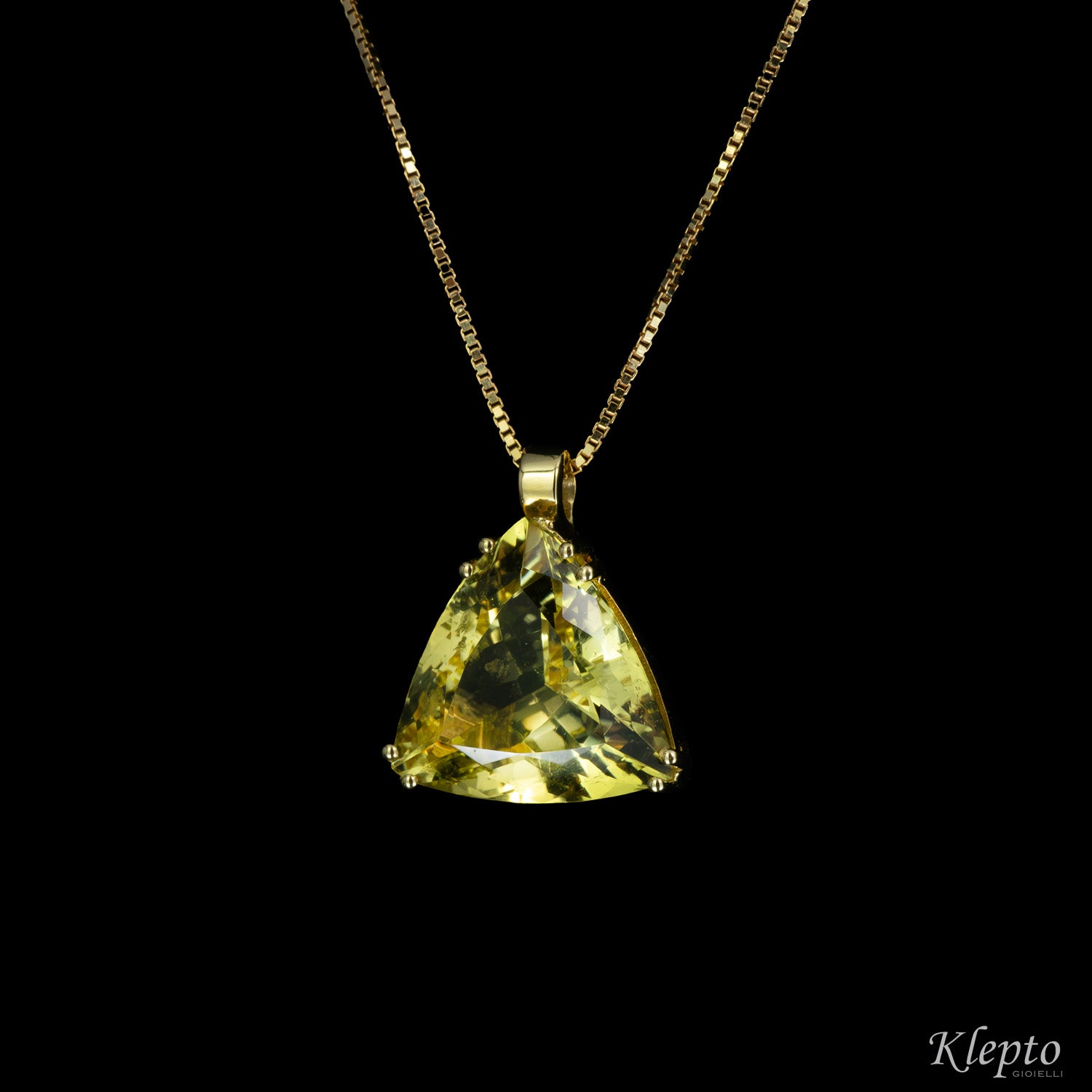 Yellow gold pendant with Heliodorus