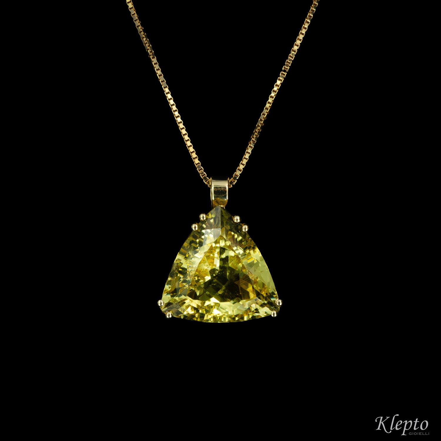 Yellow gold pendant with Heliodorus