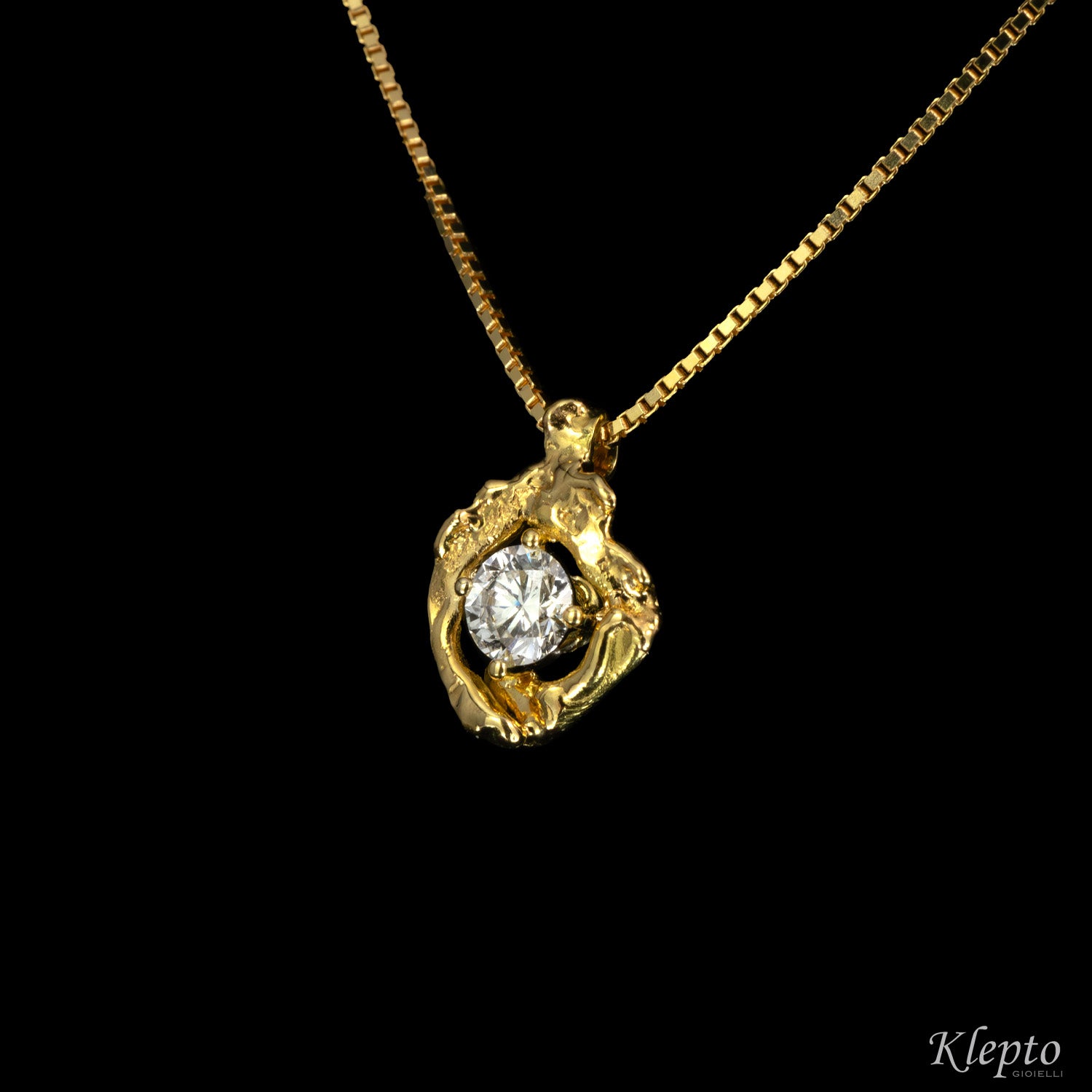 Pepita yellow gold pendant with diamond
