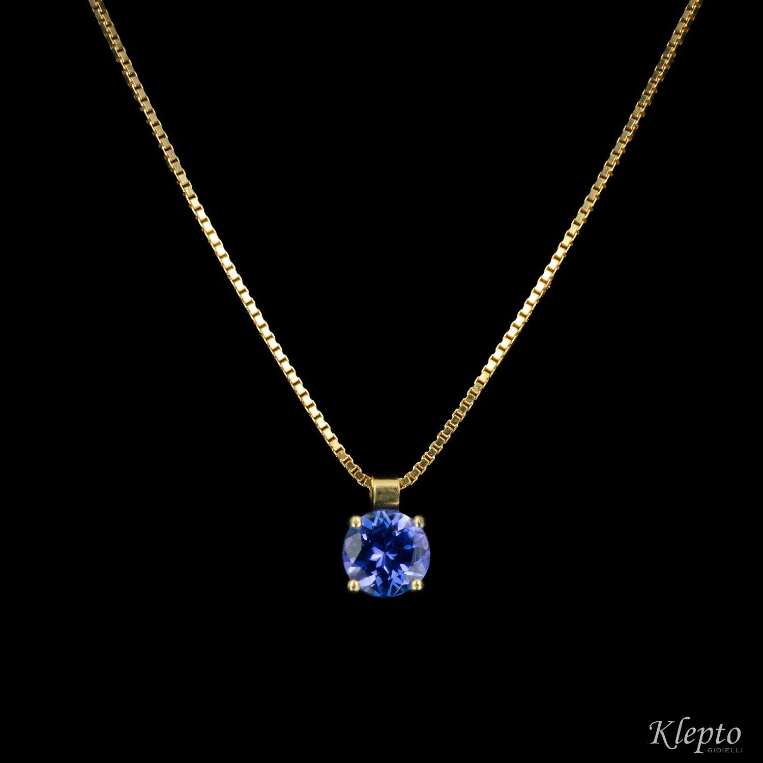 Yellow gold pendant with Tanzanite