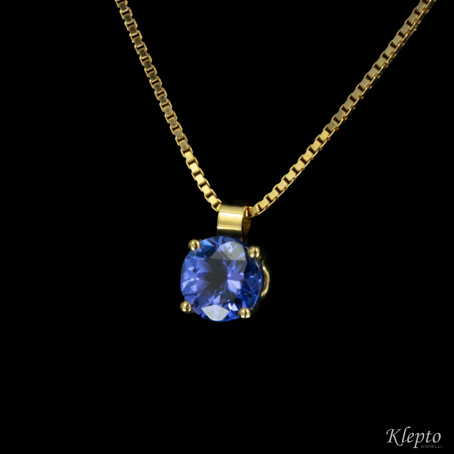 Yellow gold pendant with Tanzanite