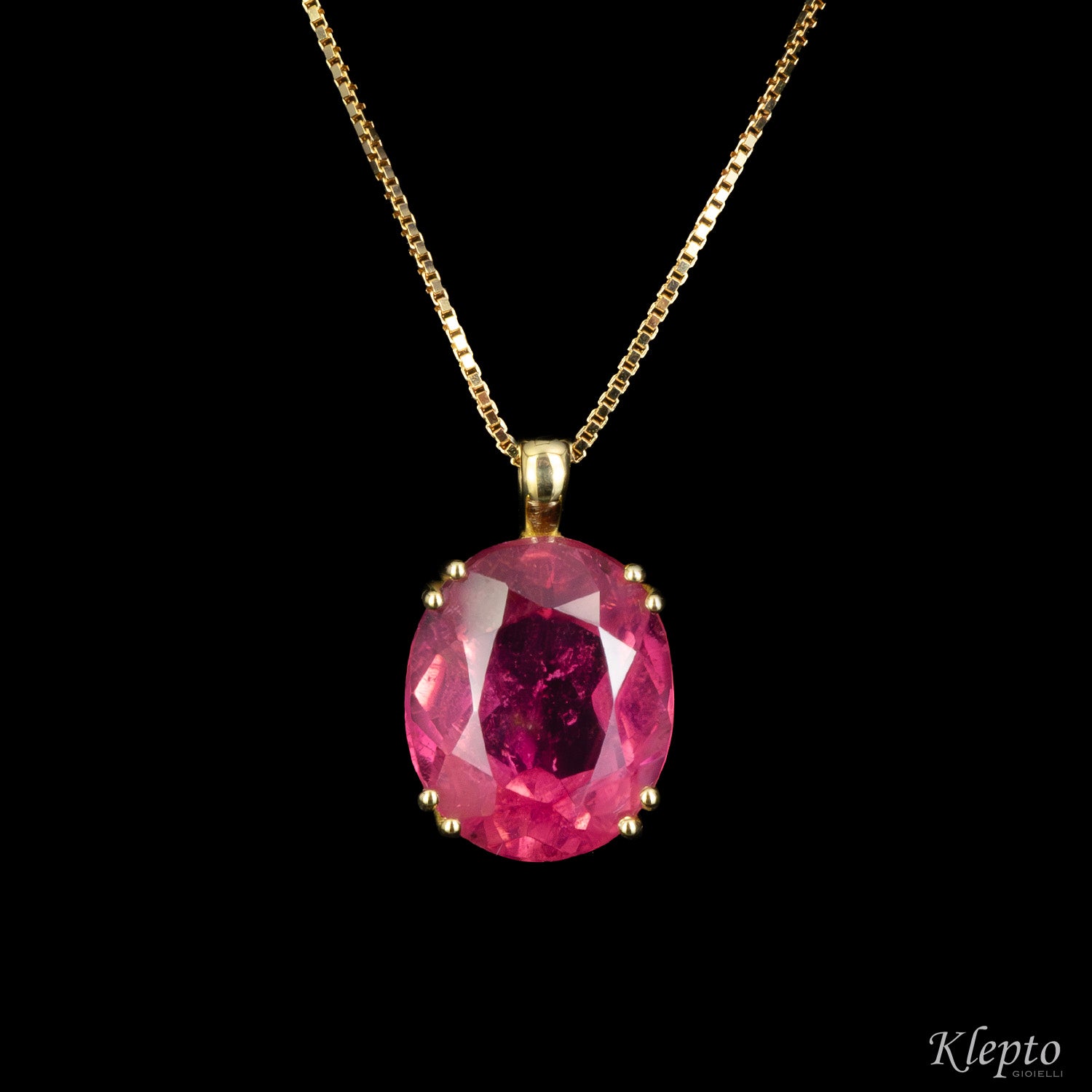 Yellow gold pendant with pink tourmaline
