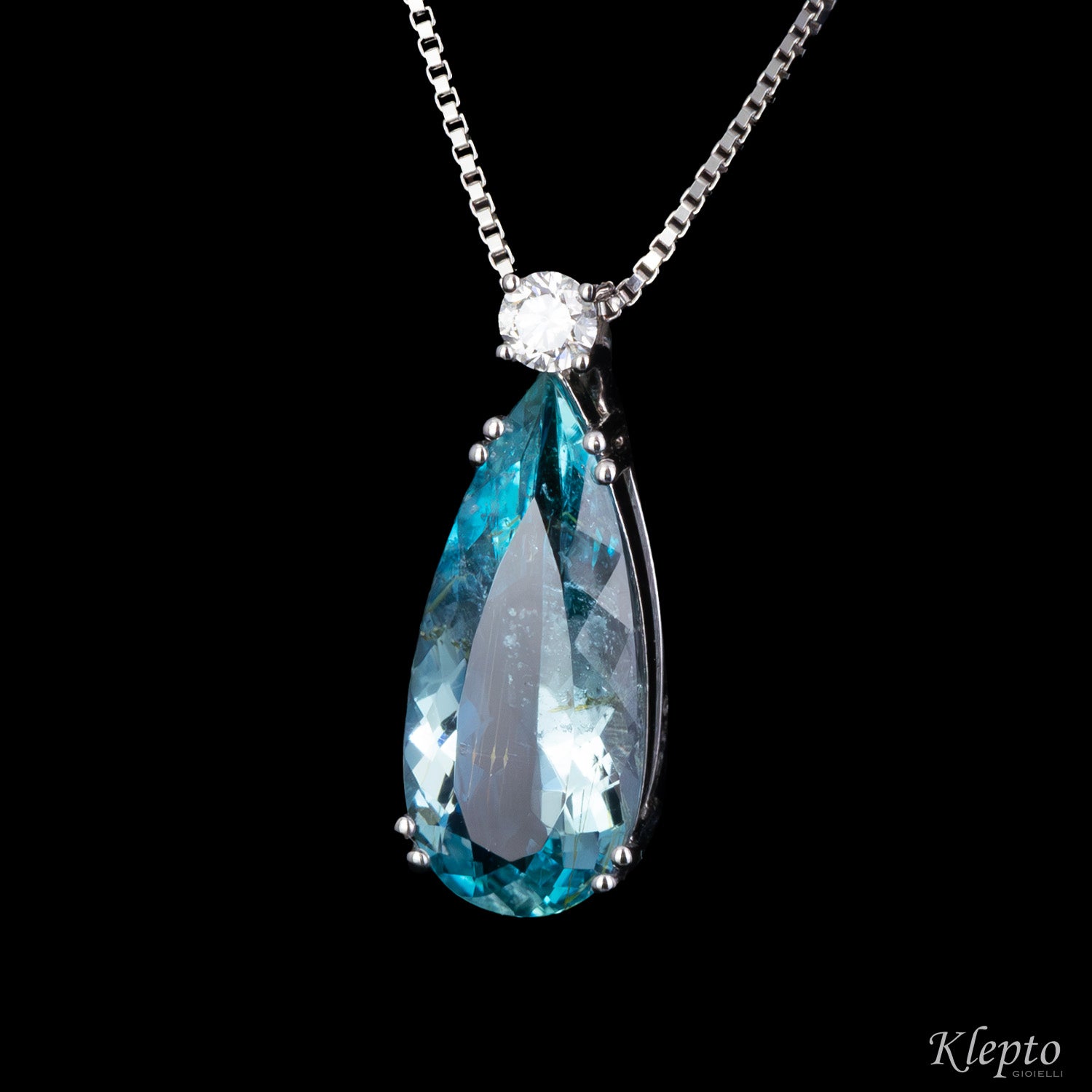 White gold pendant with Aquamarine and Diamond