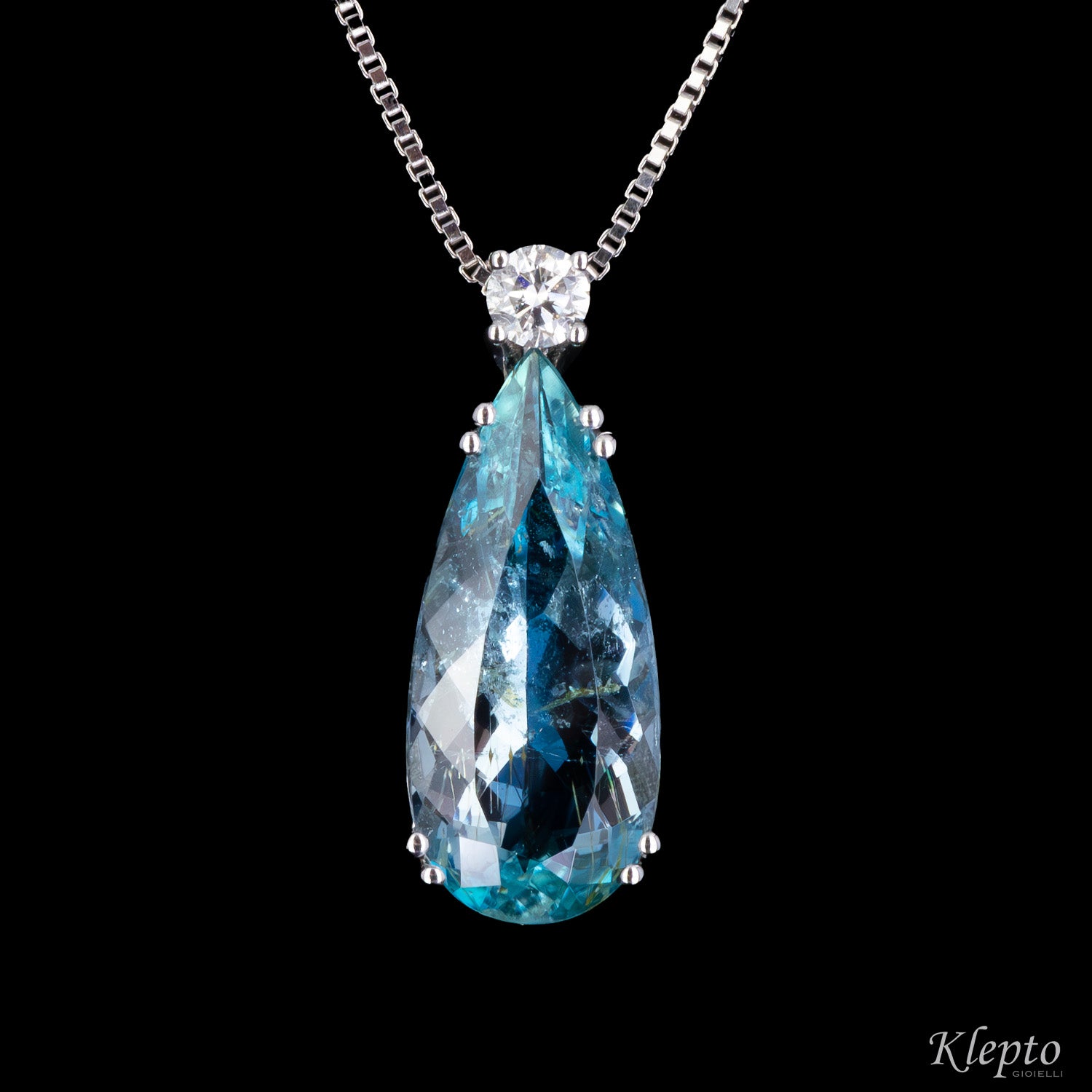 White gold pendant with Aquamarine and Diamond