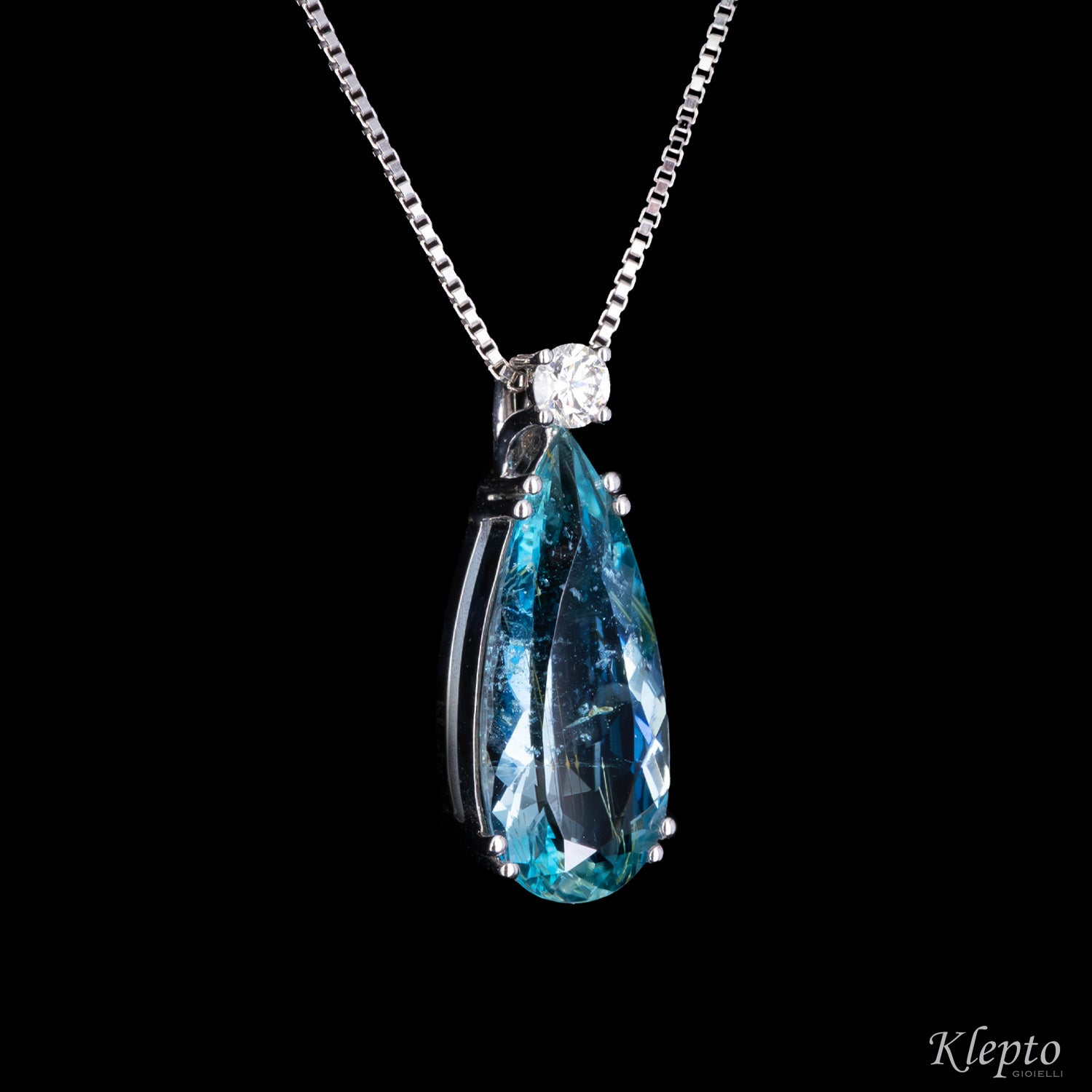 White gold pendant with Aquamarine and Diamond