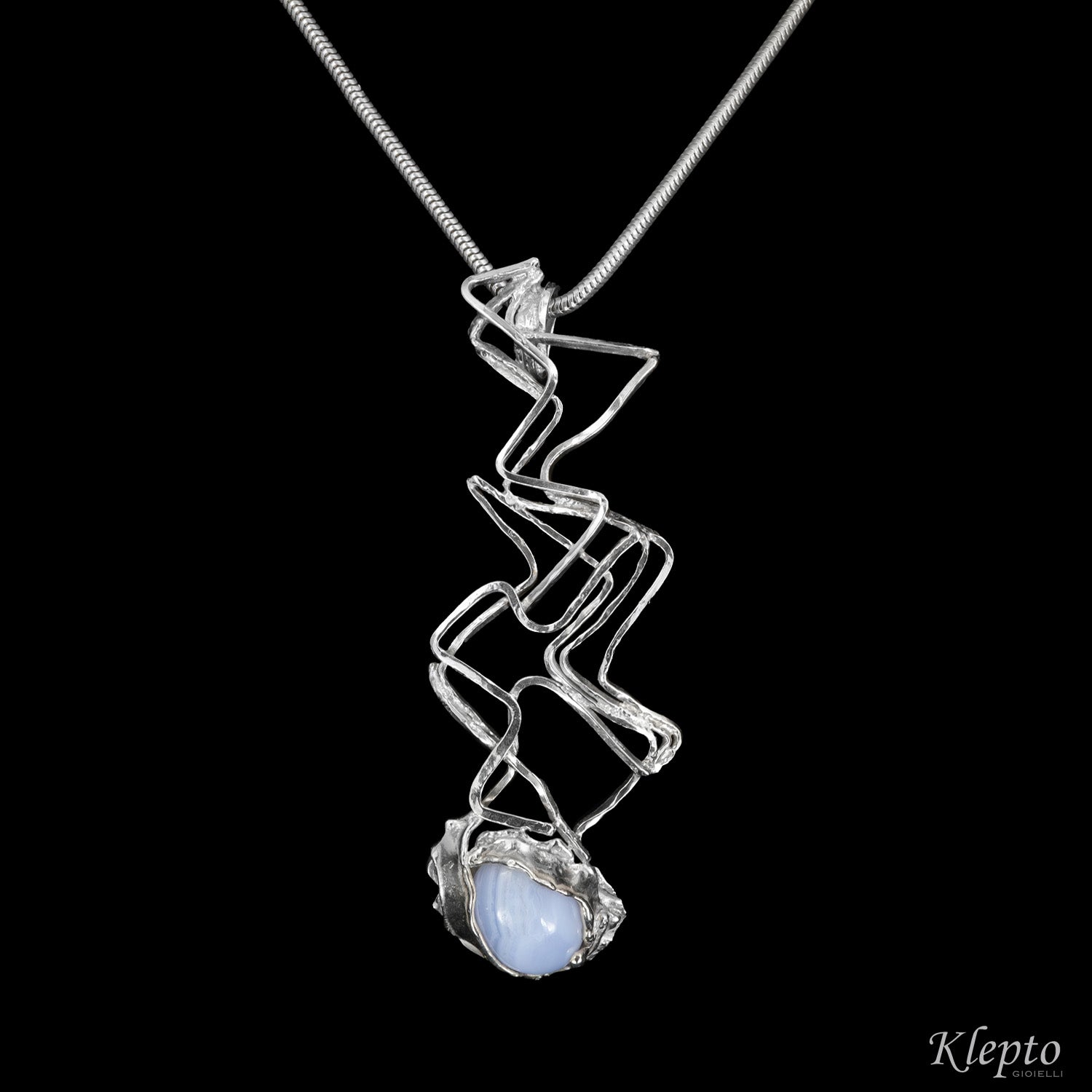 Silnova® Silver pendant flush with chalcedony