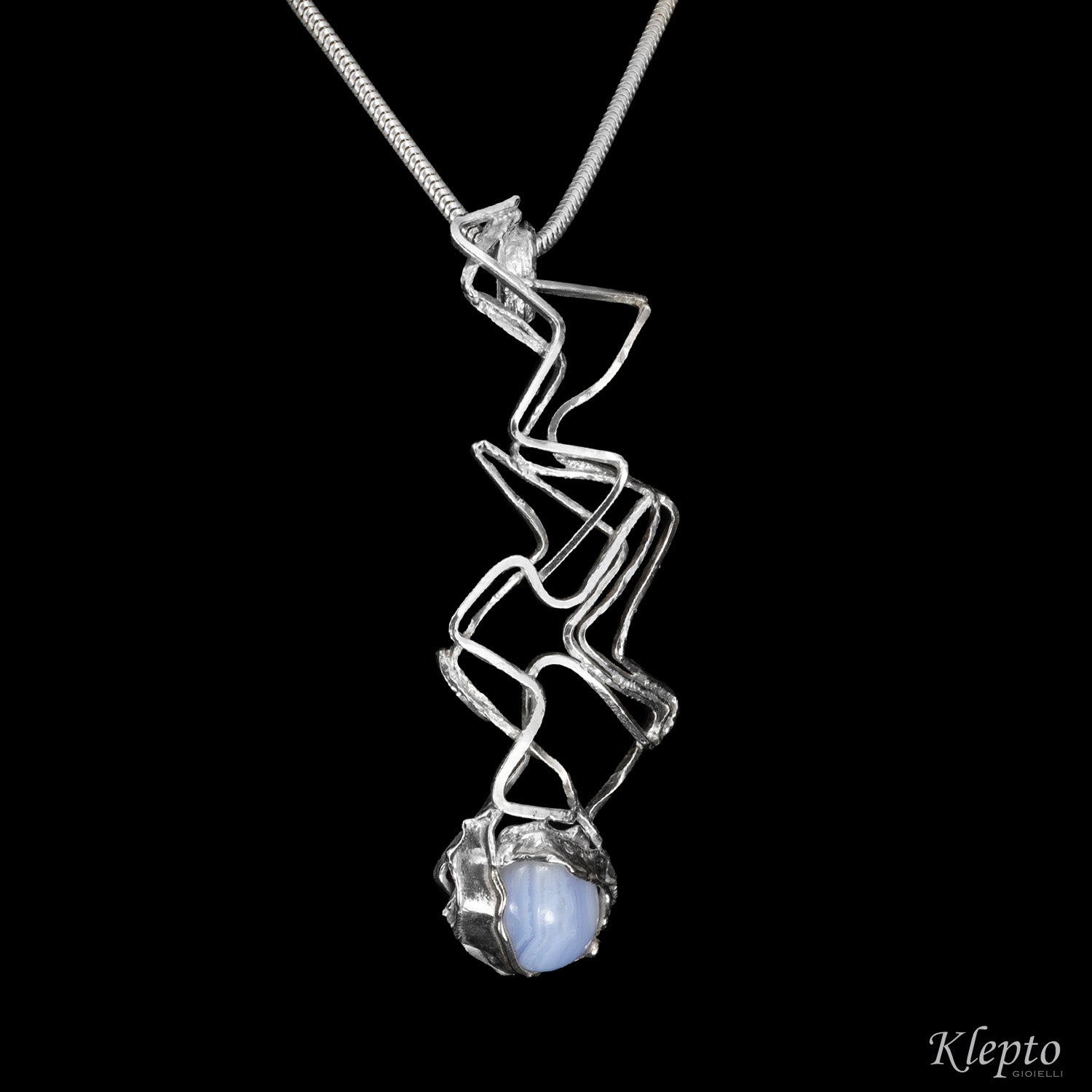 Silnova® Silver pendant flush with chalcedony