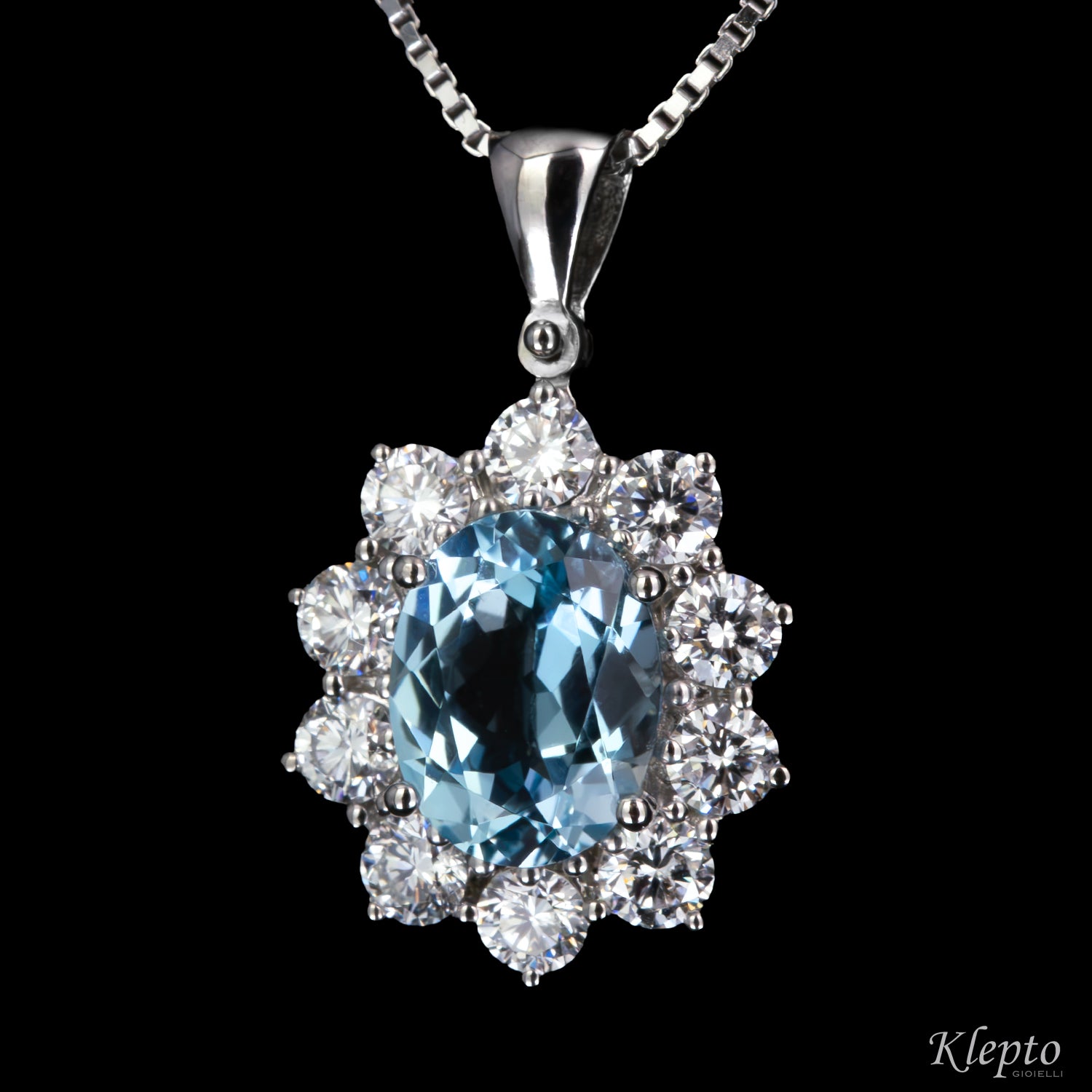 White gold pendant with Aquamarine and diamond surround