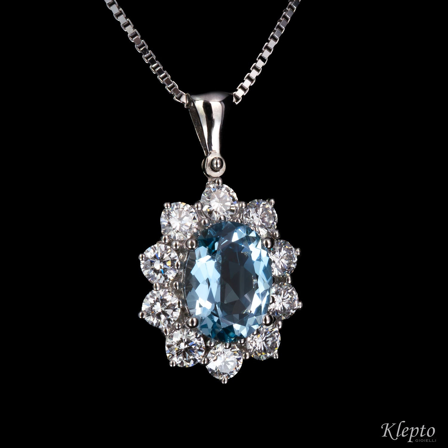 White gold pendant with Aquamarine and diamond surround