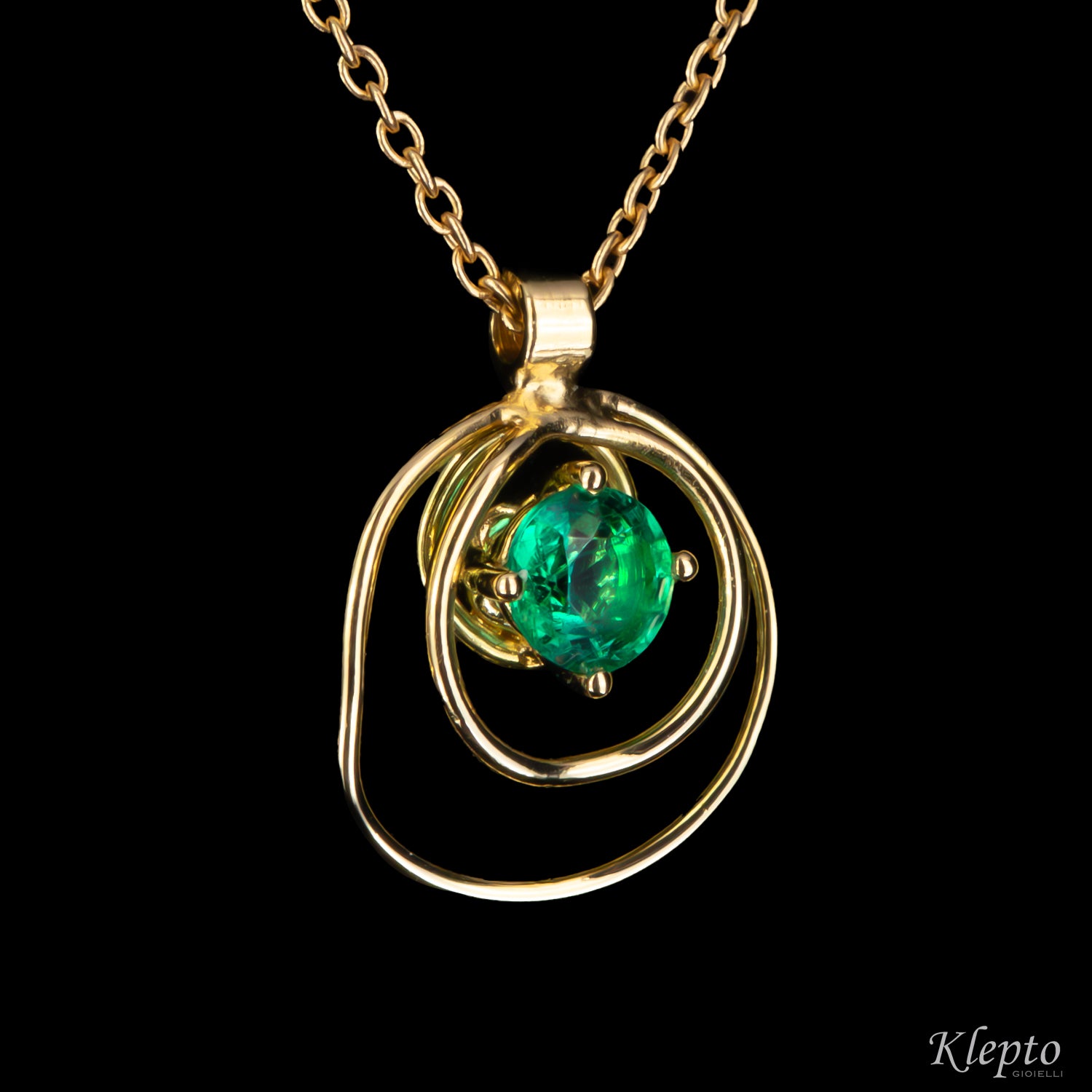 Yellow gold cloud pendant with Emerald