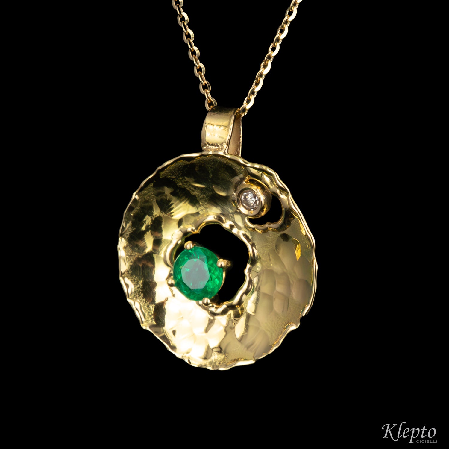 Yellow gold pendant with Emerald and Diamond