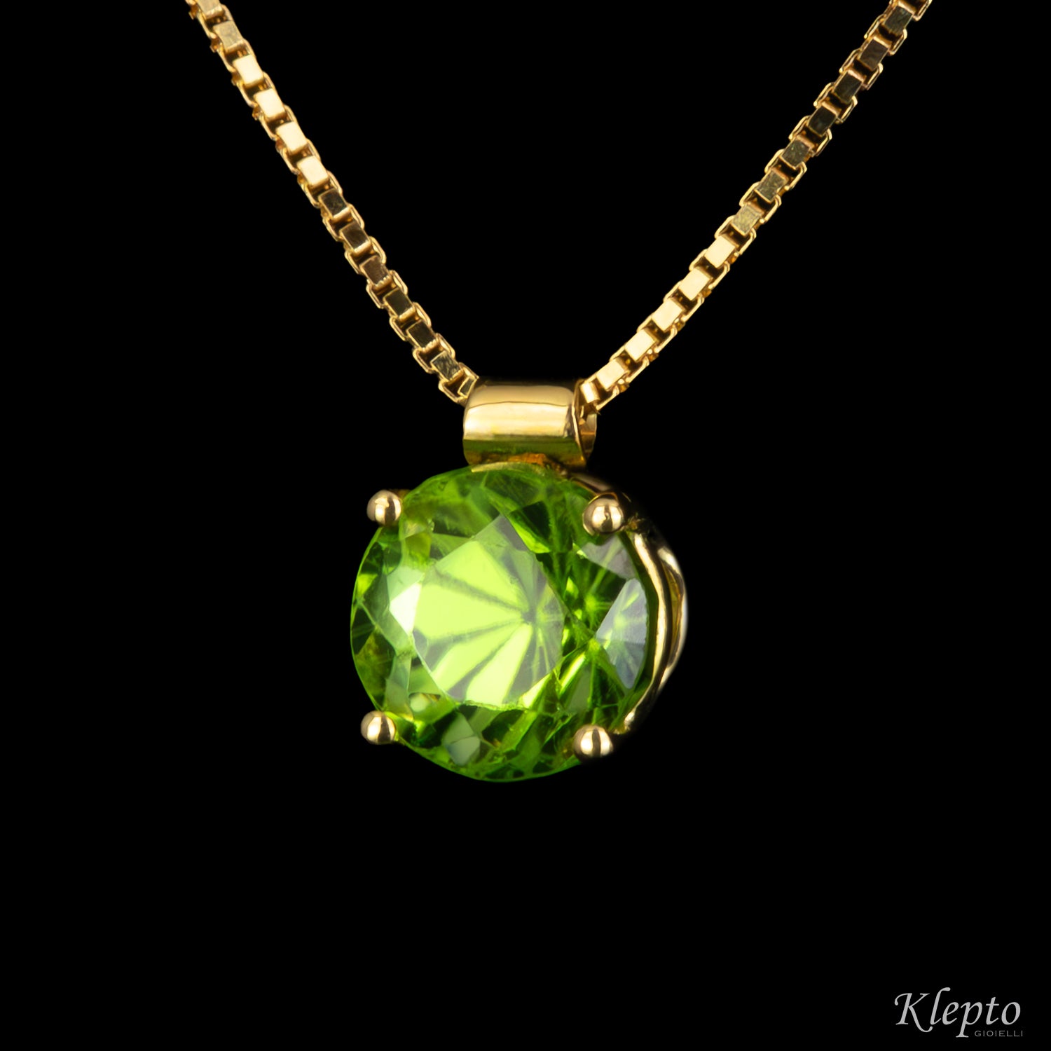 Yellow gold pendant with Peridot