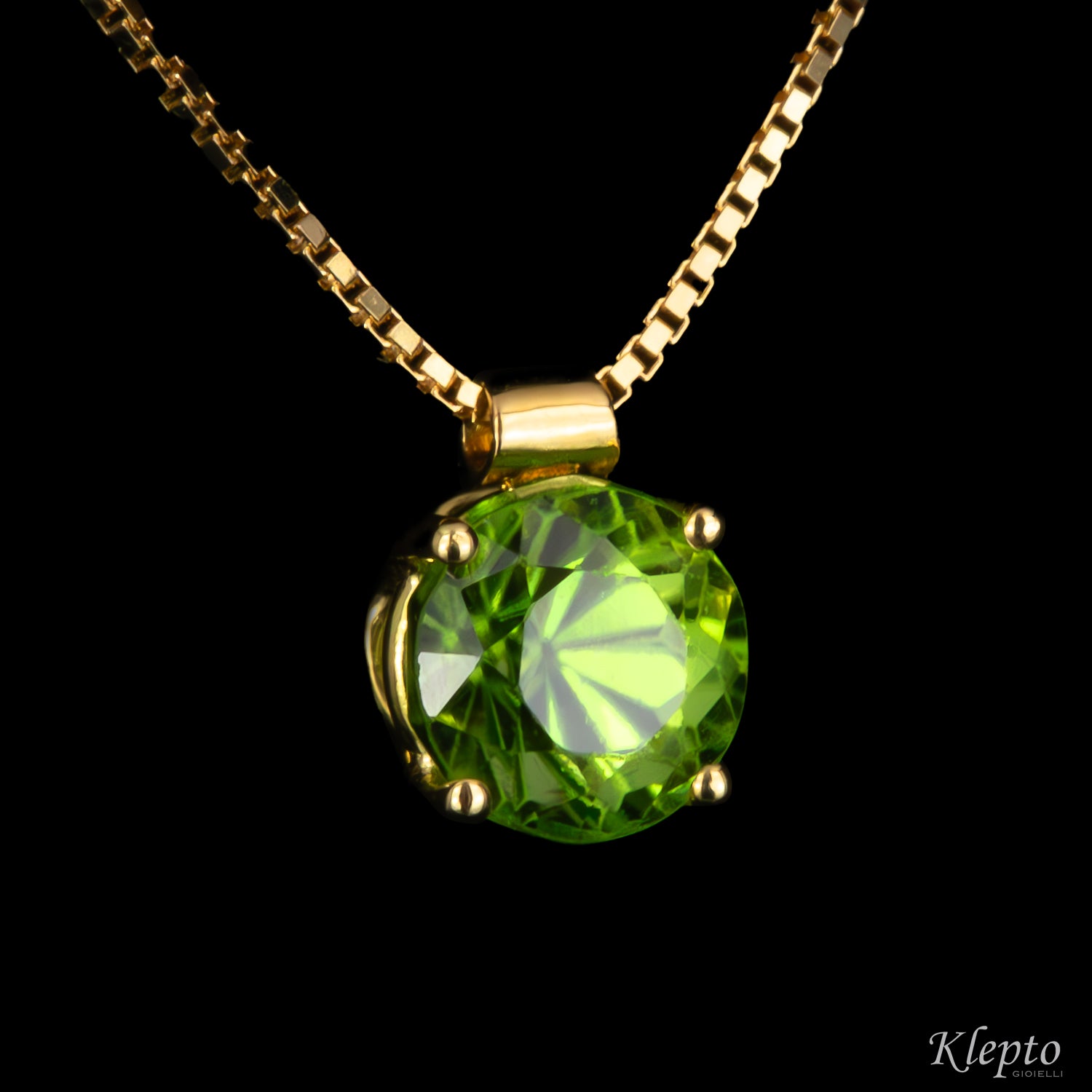 Yellow gold pendant with Peridot