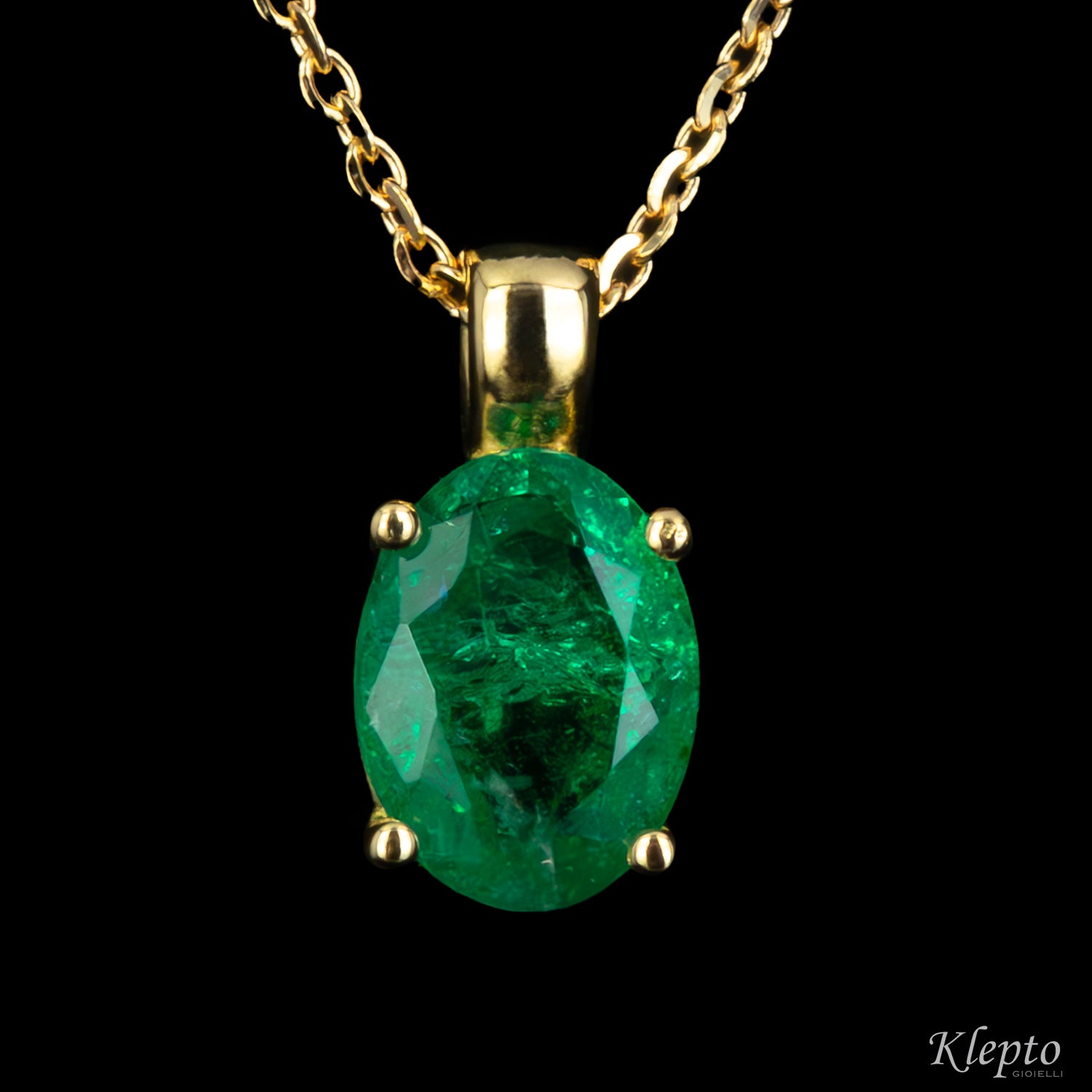 Yellow gold pendant with Emerald