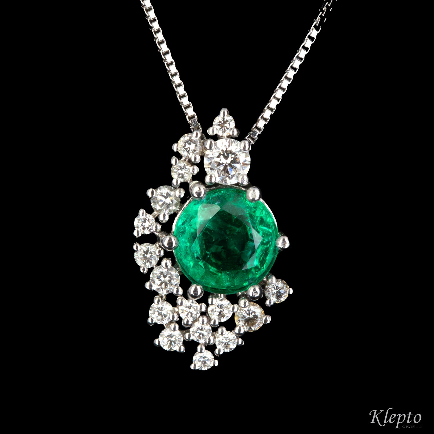 White gold pendant with Emerald and Diamonds