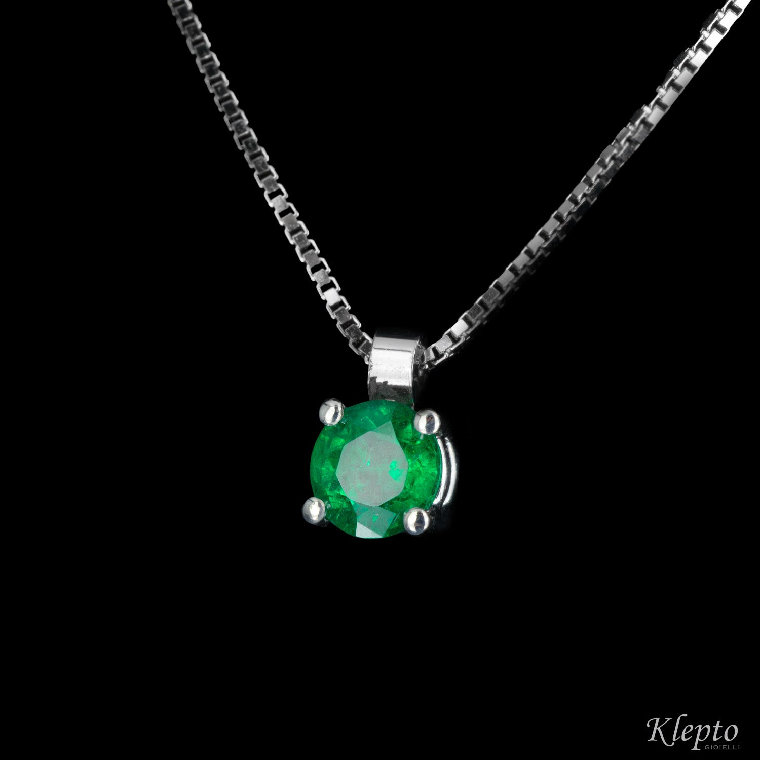 White gold pendant with emerald
