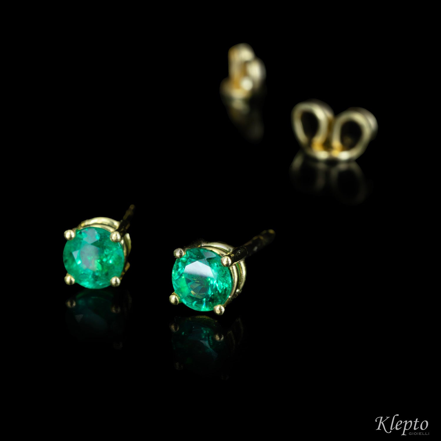 Yellow gold earrings with emeralds