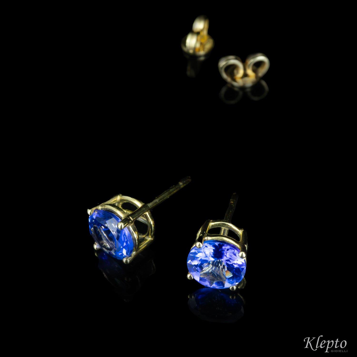 Yellow gold earrings with Tanzanites
