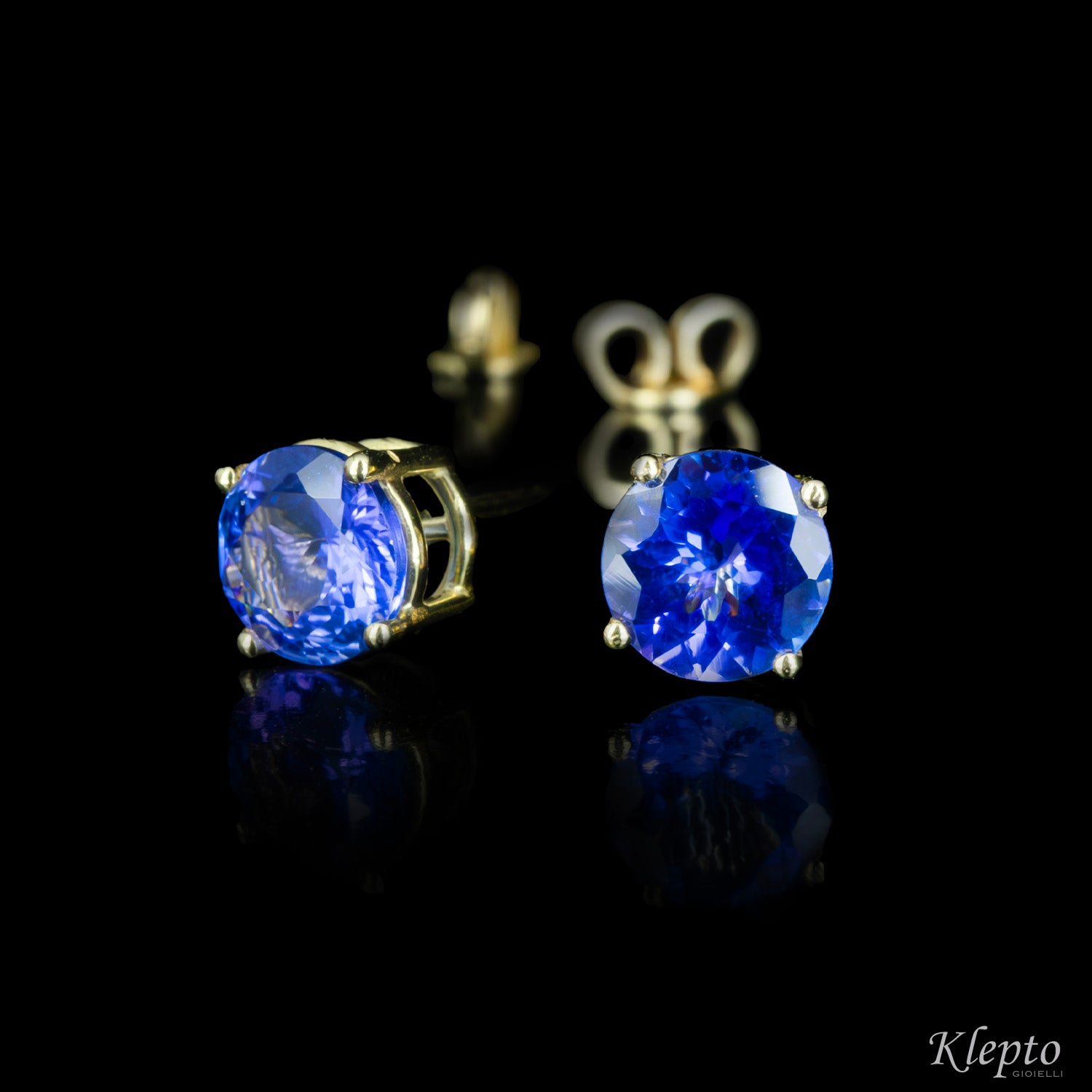 Yellow gold earrings with Tanzanites
