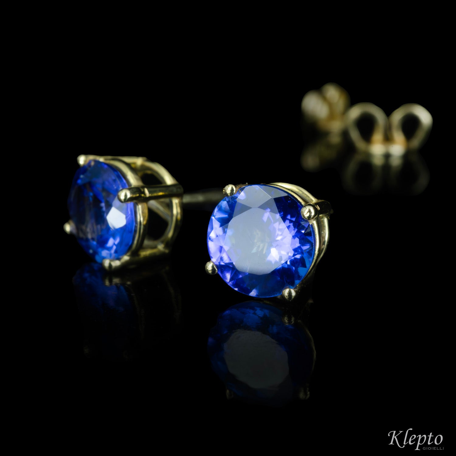 Yellow gold earrings with Tanzanites
