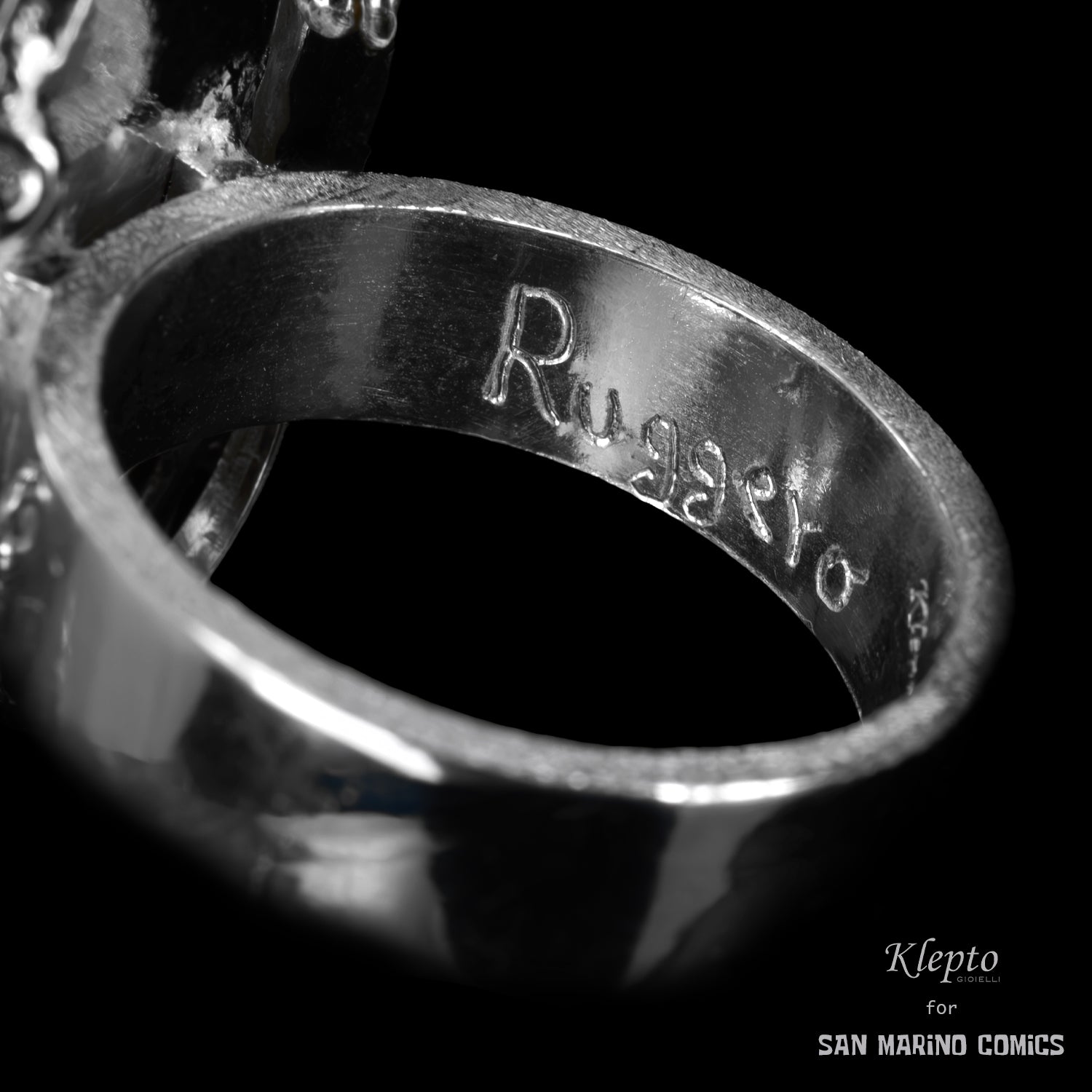 Anello in Argento Silnova "Ruggero" con Rubini, dettagli in oro giallo e smaltati