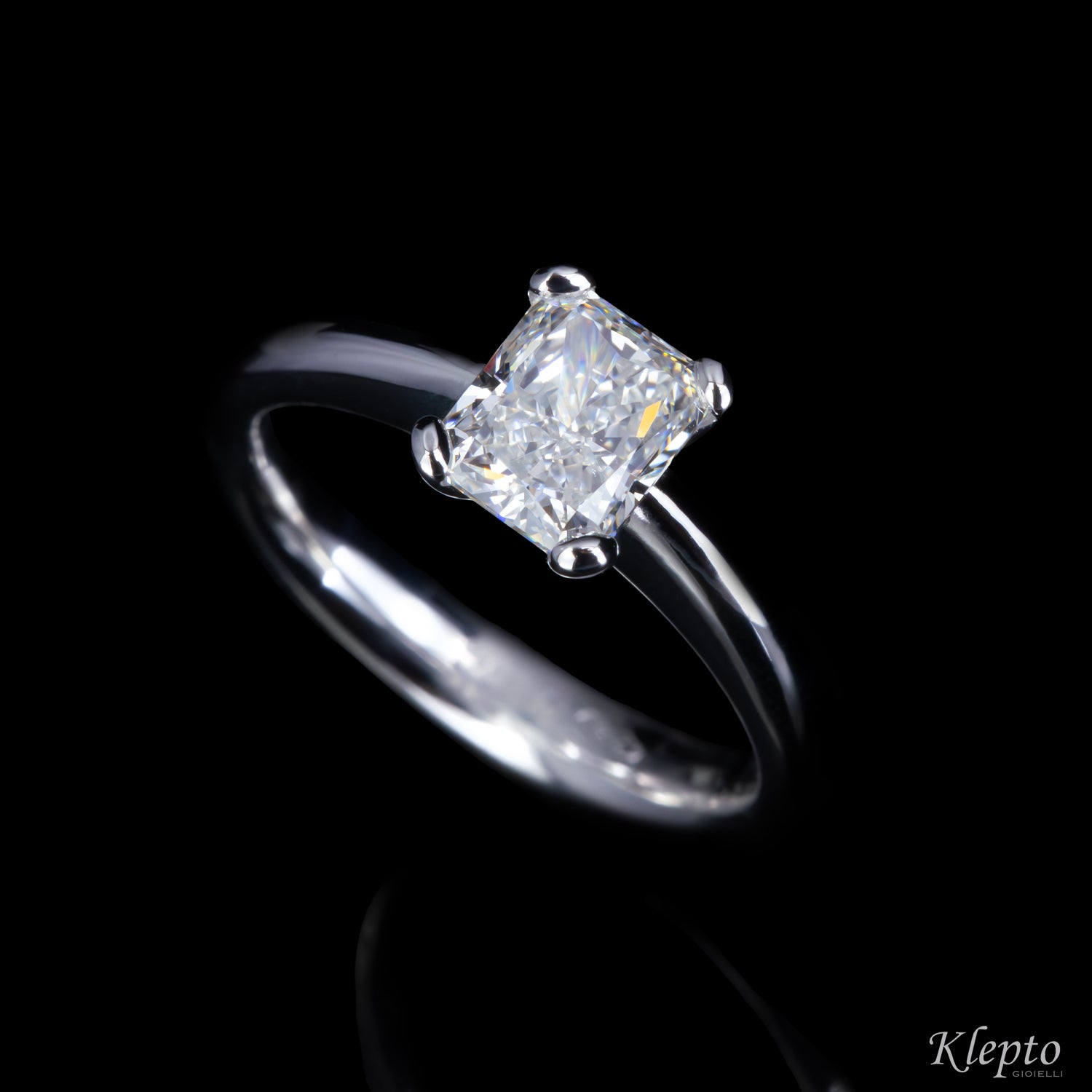 White gold solitaire with Radiant Diamond