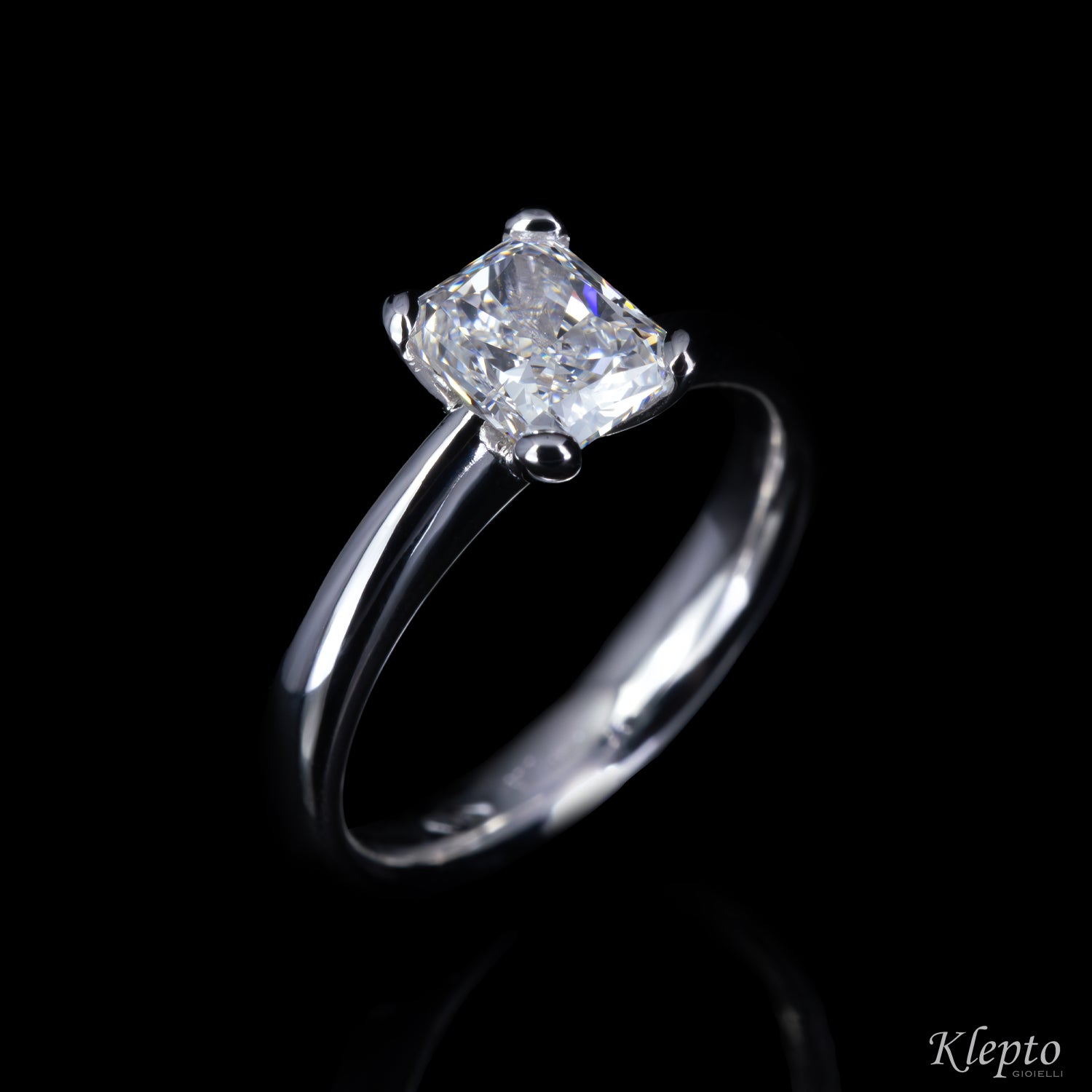 White gold solitaire with Radiant Diamond