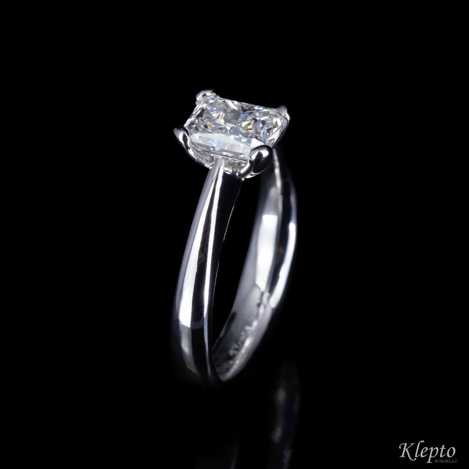 White gold solitaire with Radiant Diamond