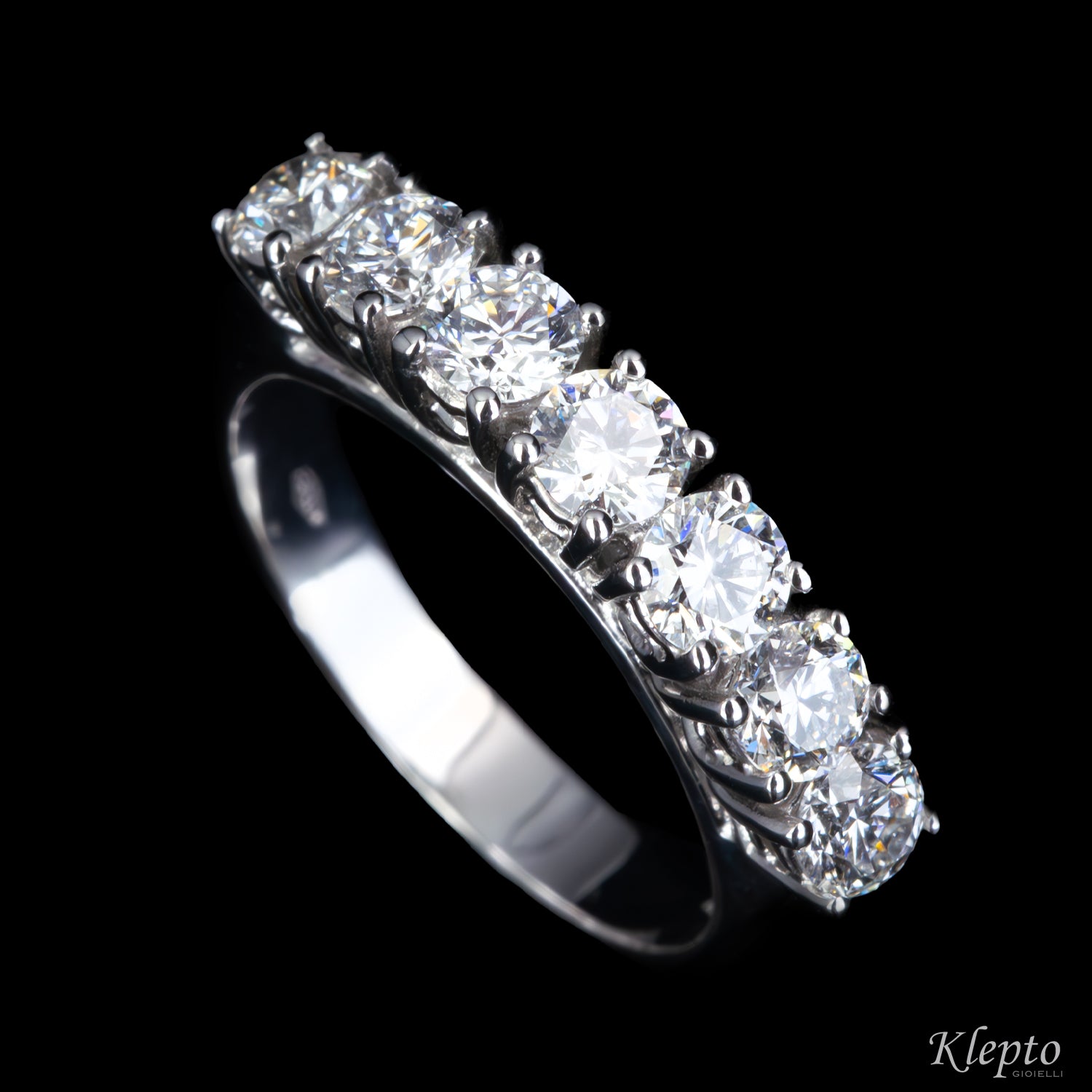 Classic Riviera ring with seven stones in white gold and Diamonds