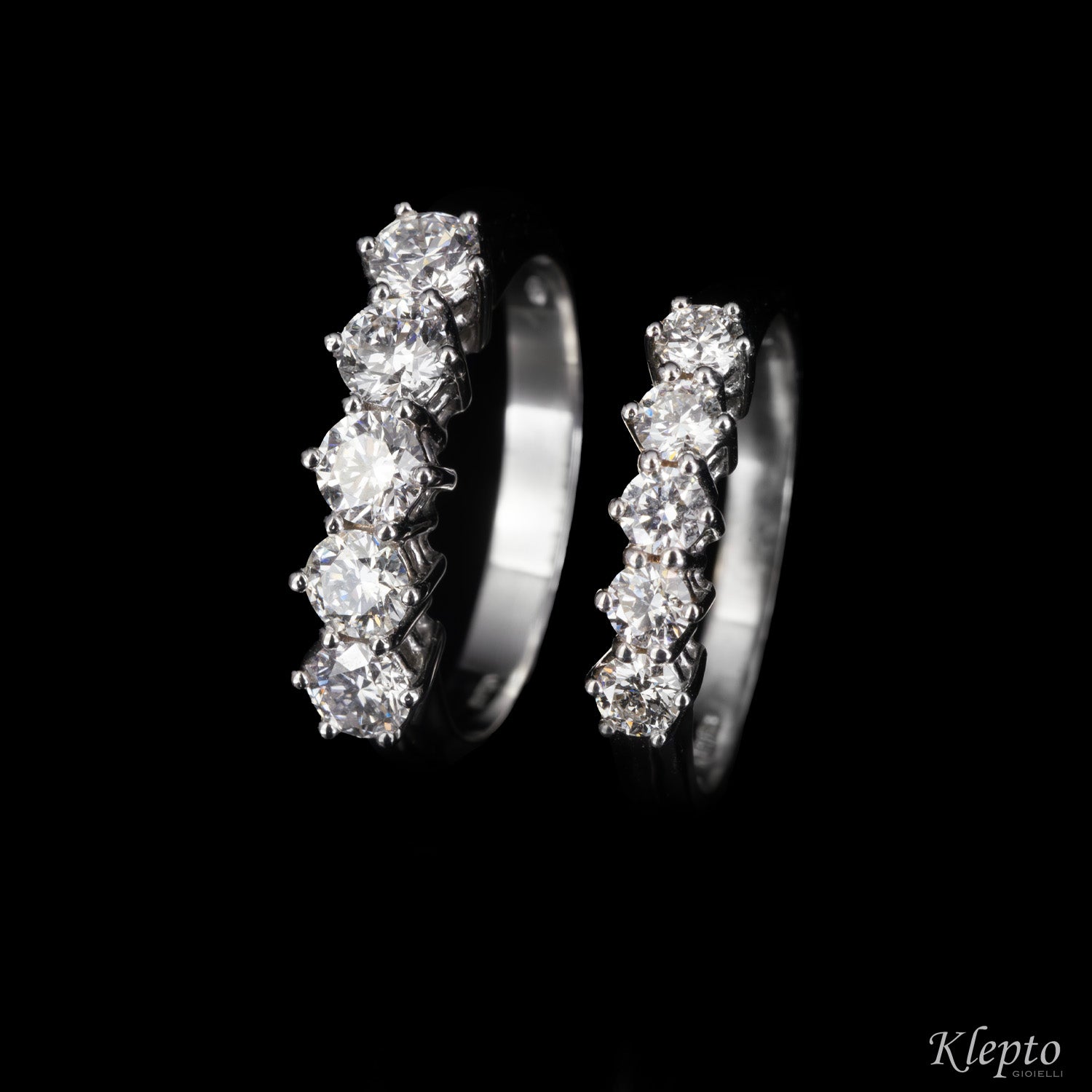 Classic Riviera ring in white gold and diamonds