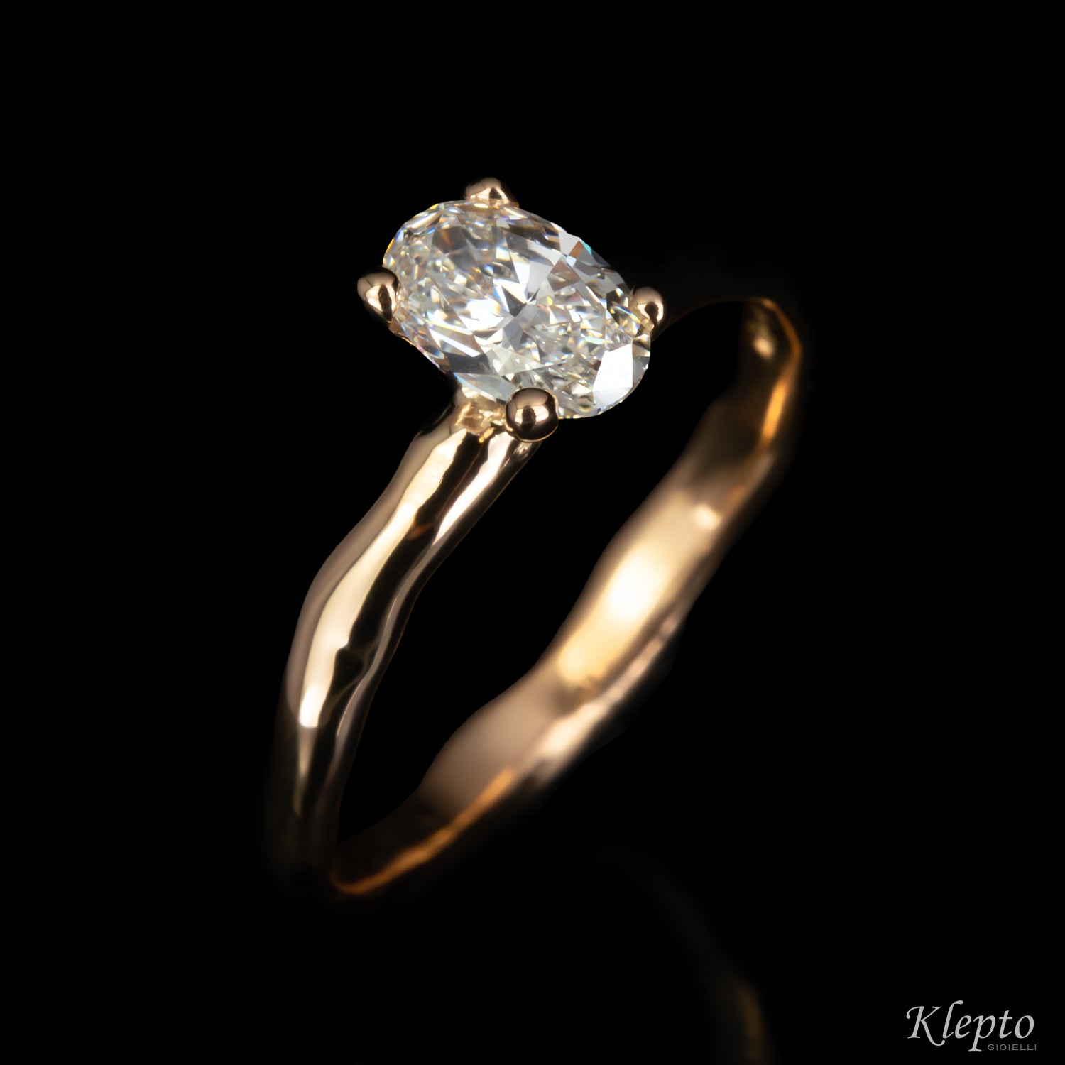Solitaire Becoming in rose gold