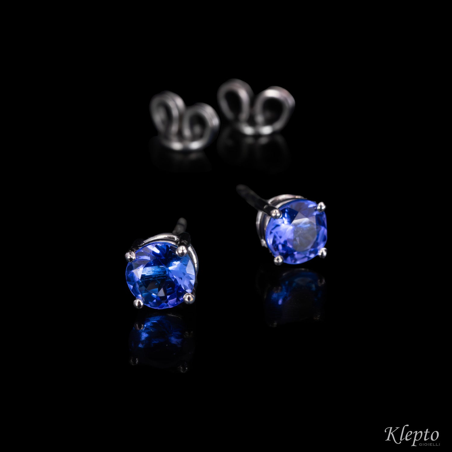 White gold earrings with light points with Tanzanites