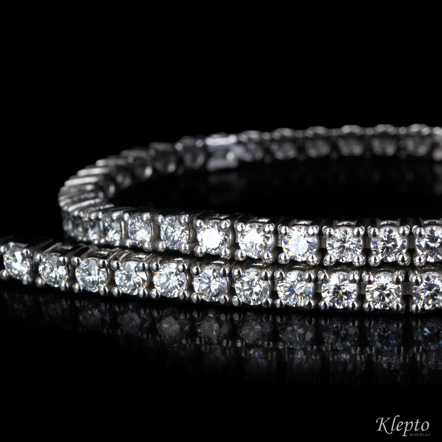 White gold tennis bracelet with diamonds